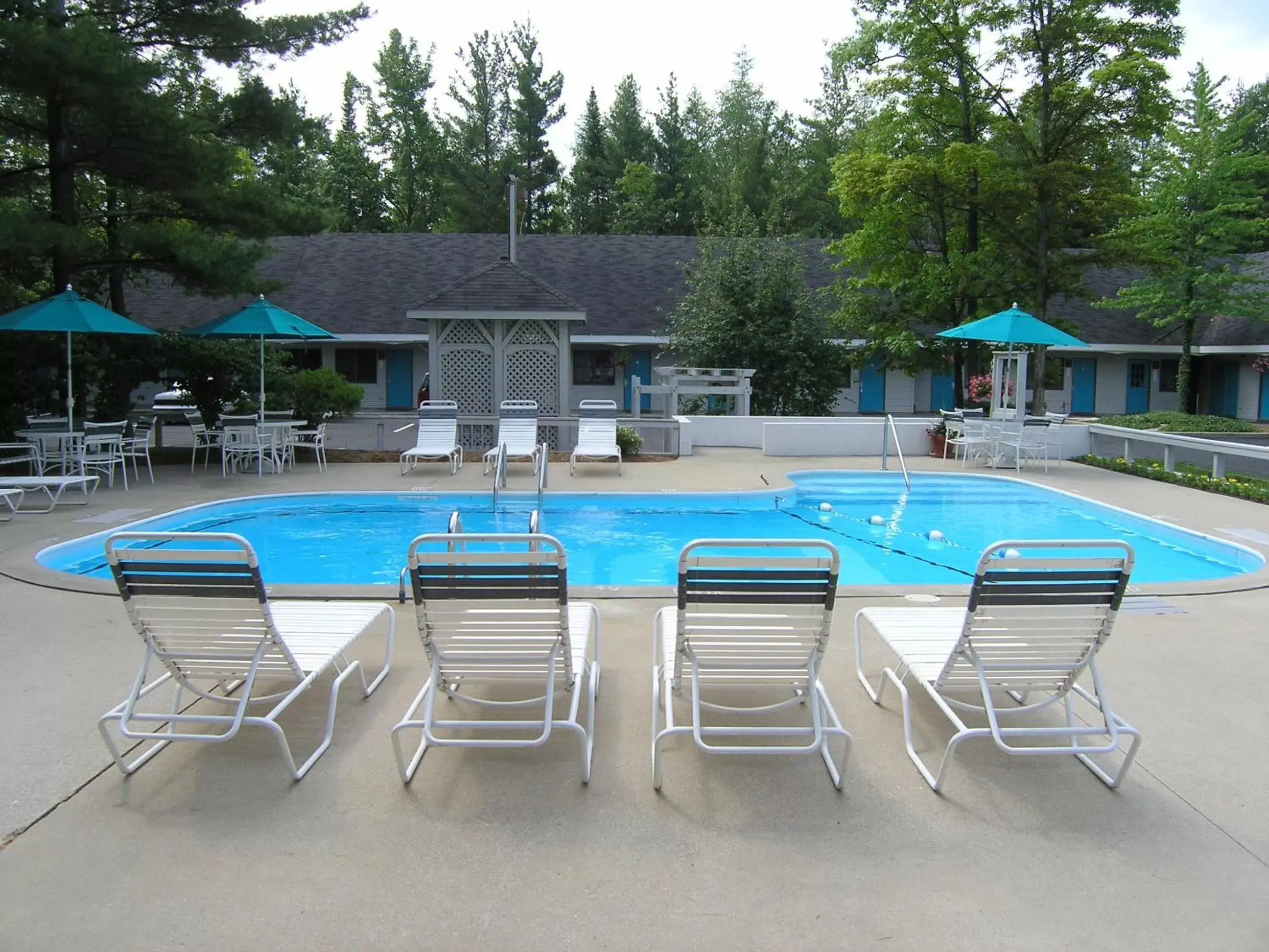 Swimming Pool in Traverse Bay Inn