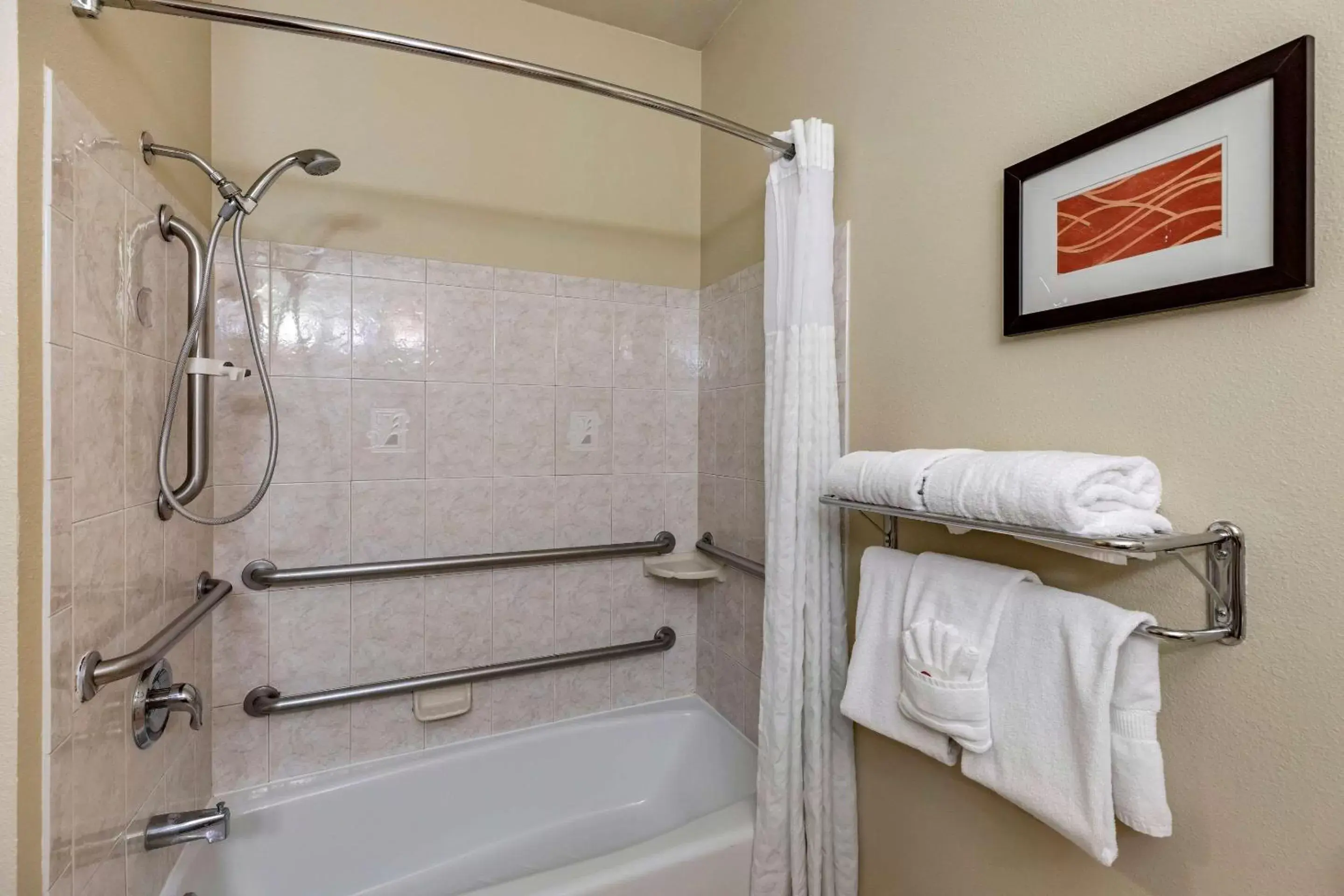 Bathroom in Comfort Inn Evansville-Casper