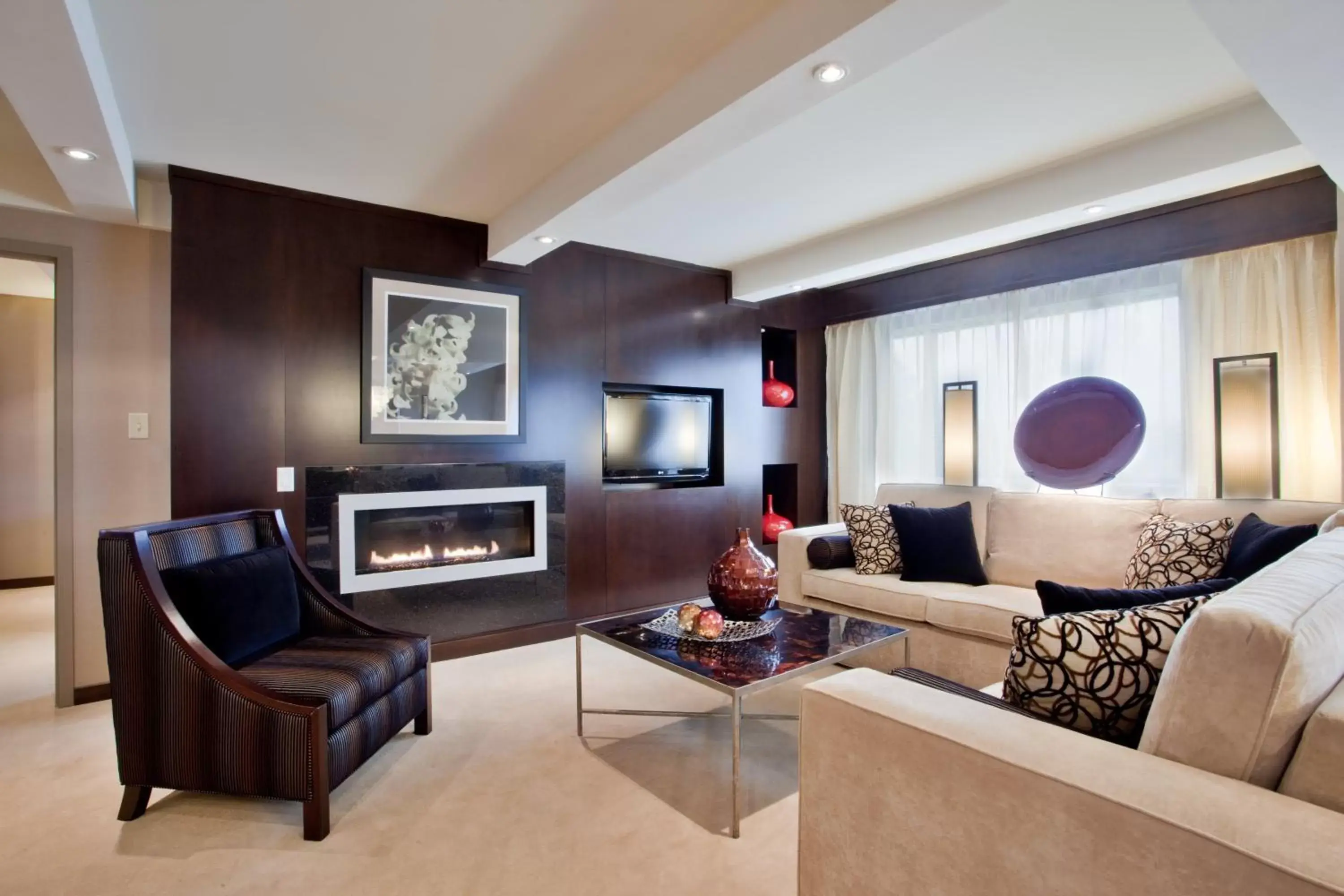 Bedroom in Holiday Inn Virginia Beach - Norfolk by IHG Bedroom in Holiday Inn Virginia Beach - Norfolk by IHG