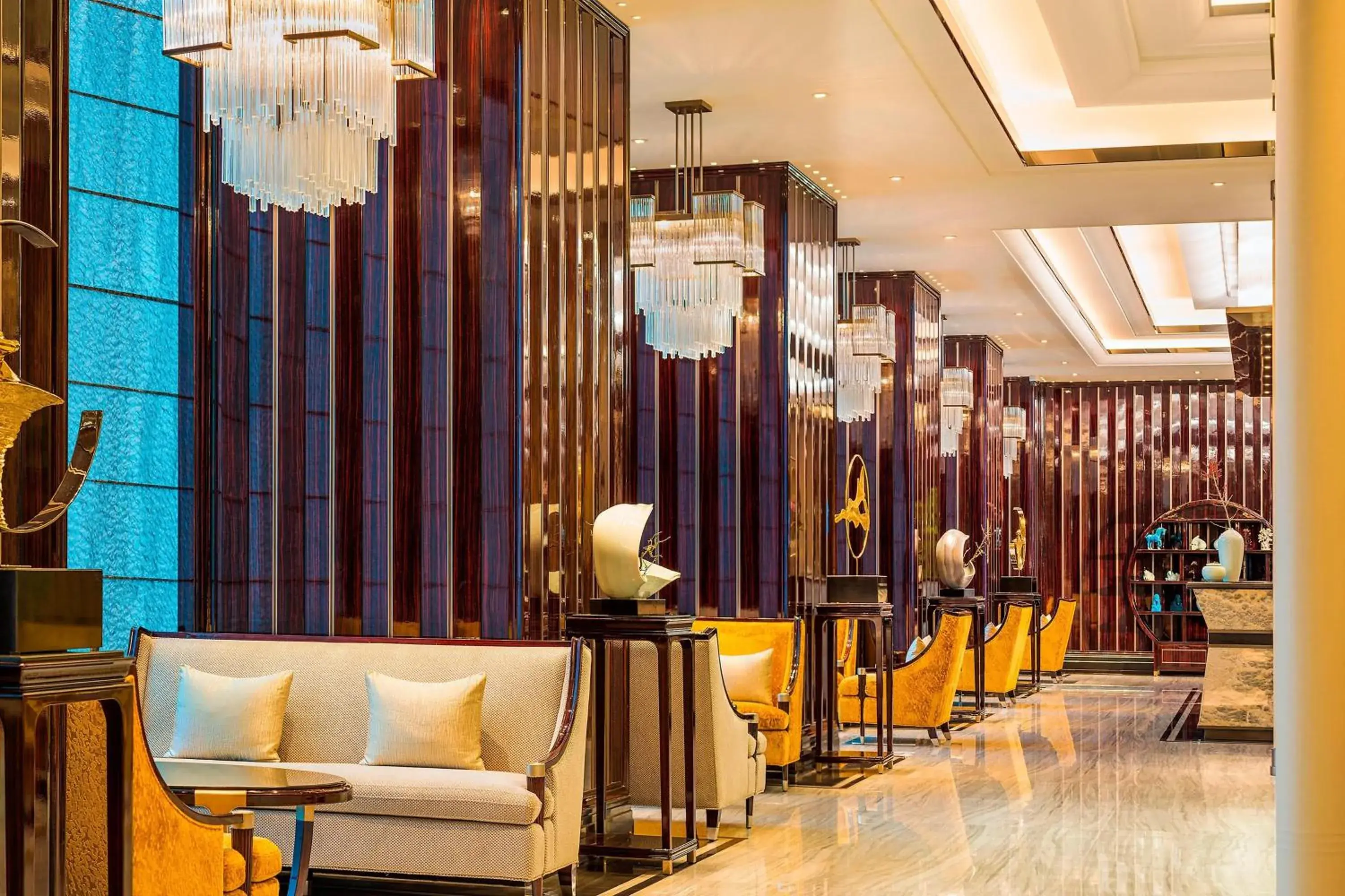 Lounge or bar in The St. Regis Changsha
