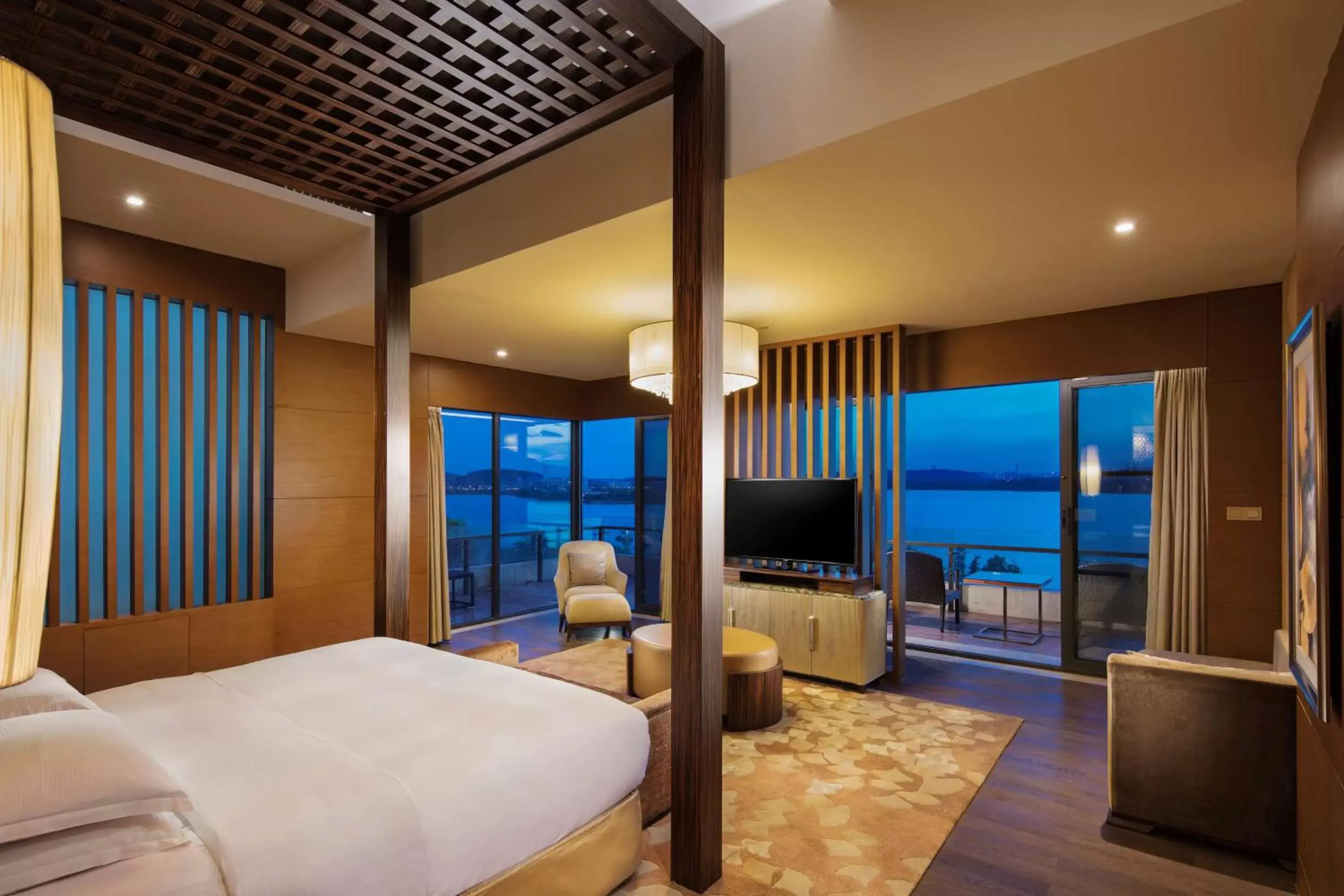 Bedroom in Hilton Wuhan Optics Valley