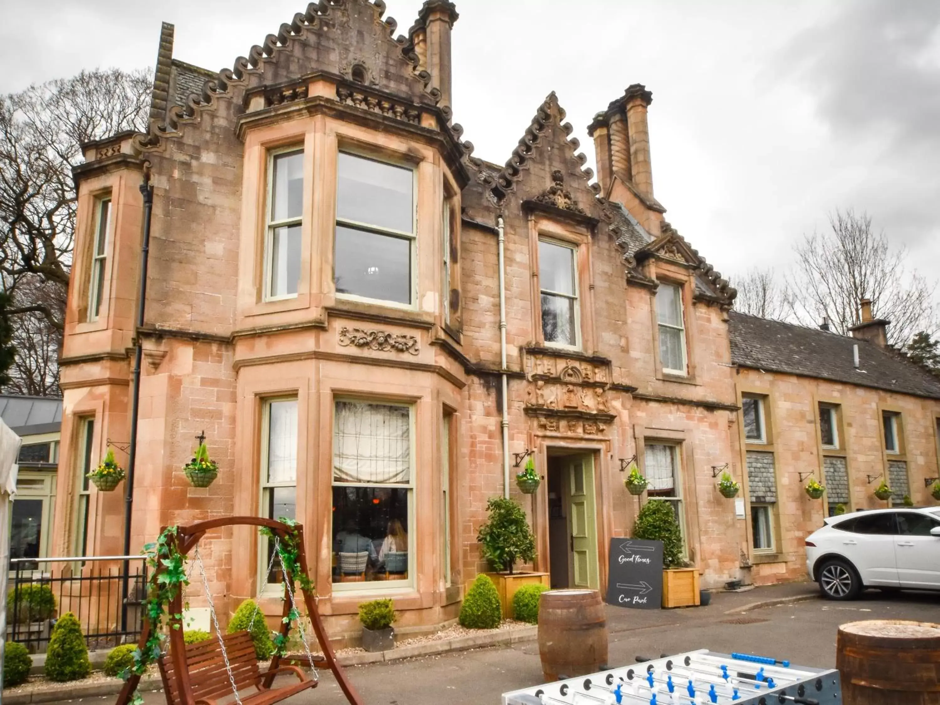 Property Building in The Meadowpark Bar, Kitchen & Rooms