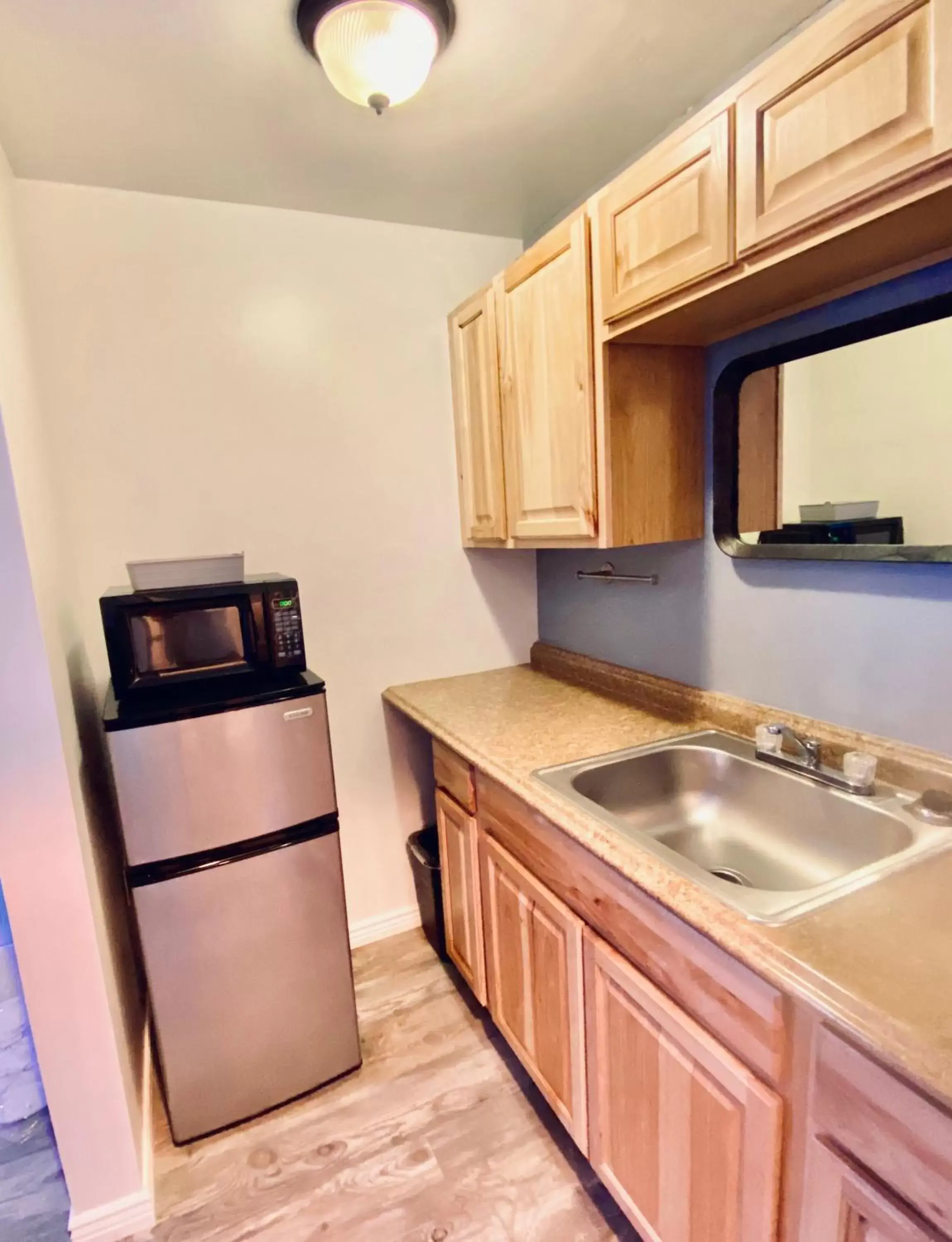 Kitchen/Kitchenette in Coyote Motel West