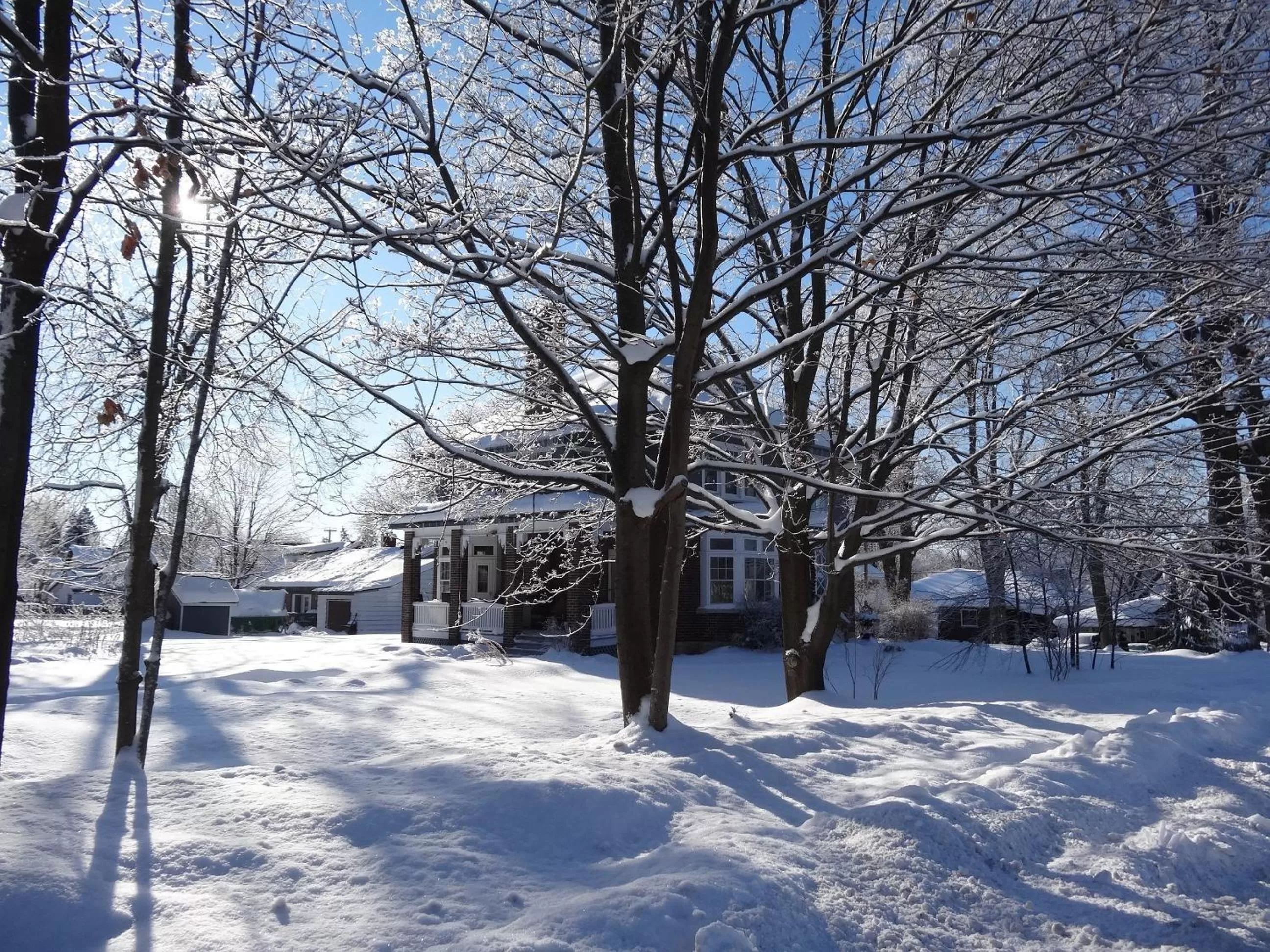 Facade/entrance in The Captain's House heritage bed & breakfast