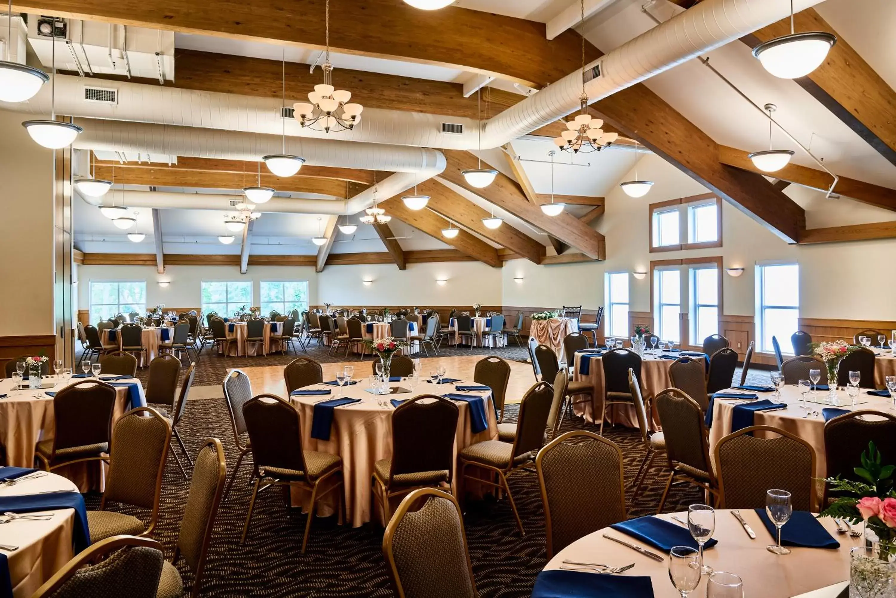 Banquet/Function facilities, Restaurant/Places to Eat in The Cove of Lake Geneva