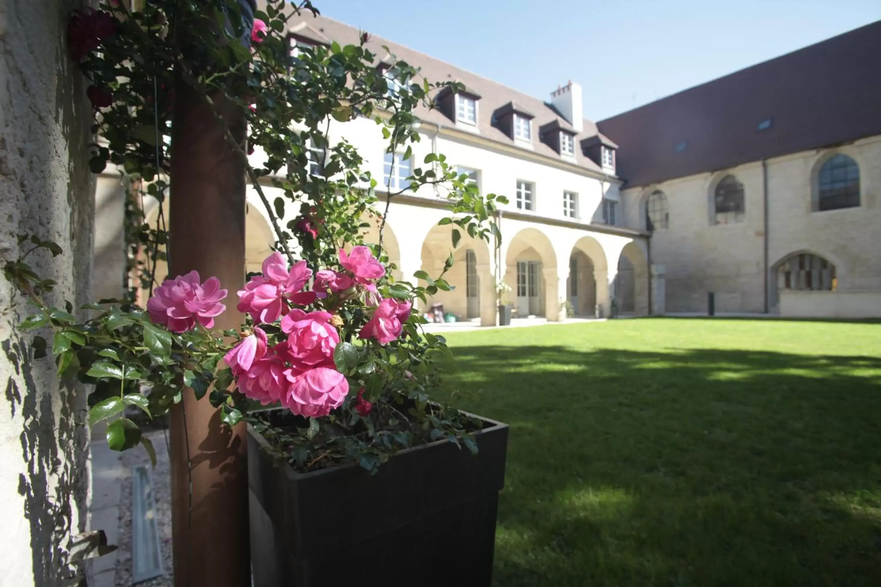 Patio, Property Building in Odalys City Dijon Les Cordeliers