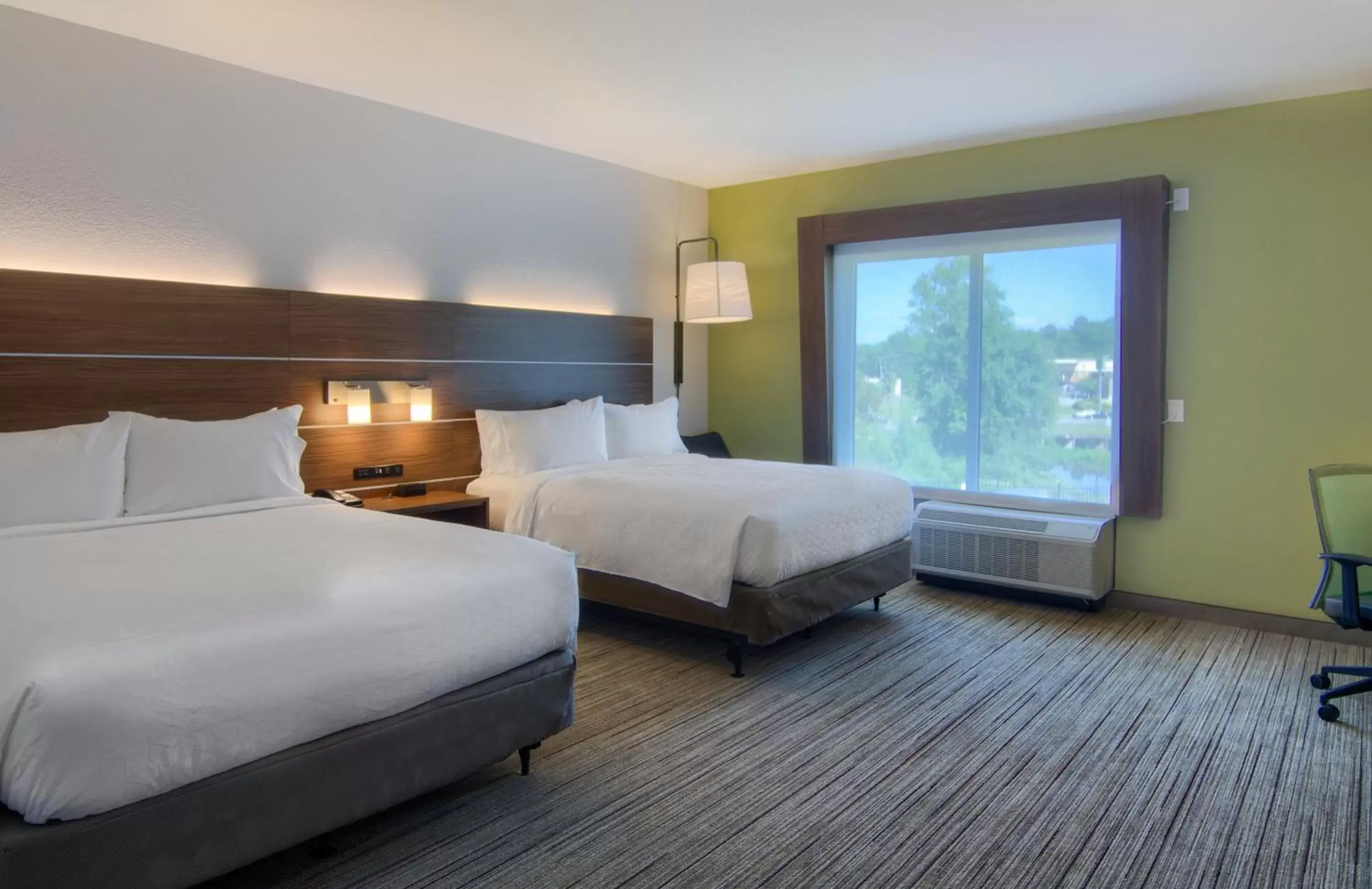 Bed in Holiday Inn Express & Suites Mobile - University Area, an IHG Hotel