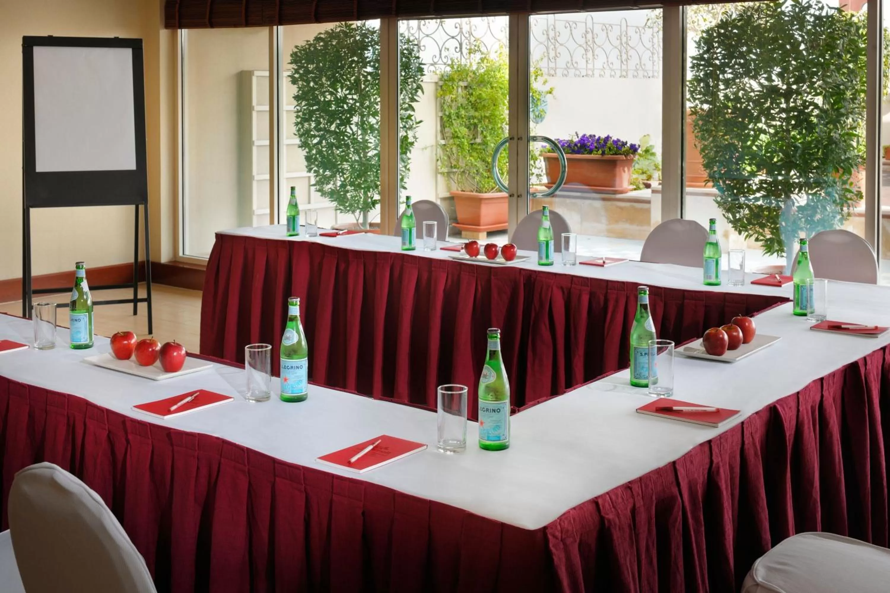 Meeting/conference room in Marriott Executive Apartments Dubai Creek