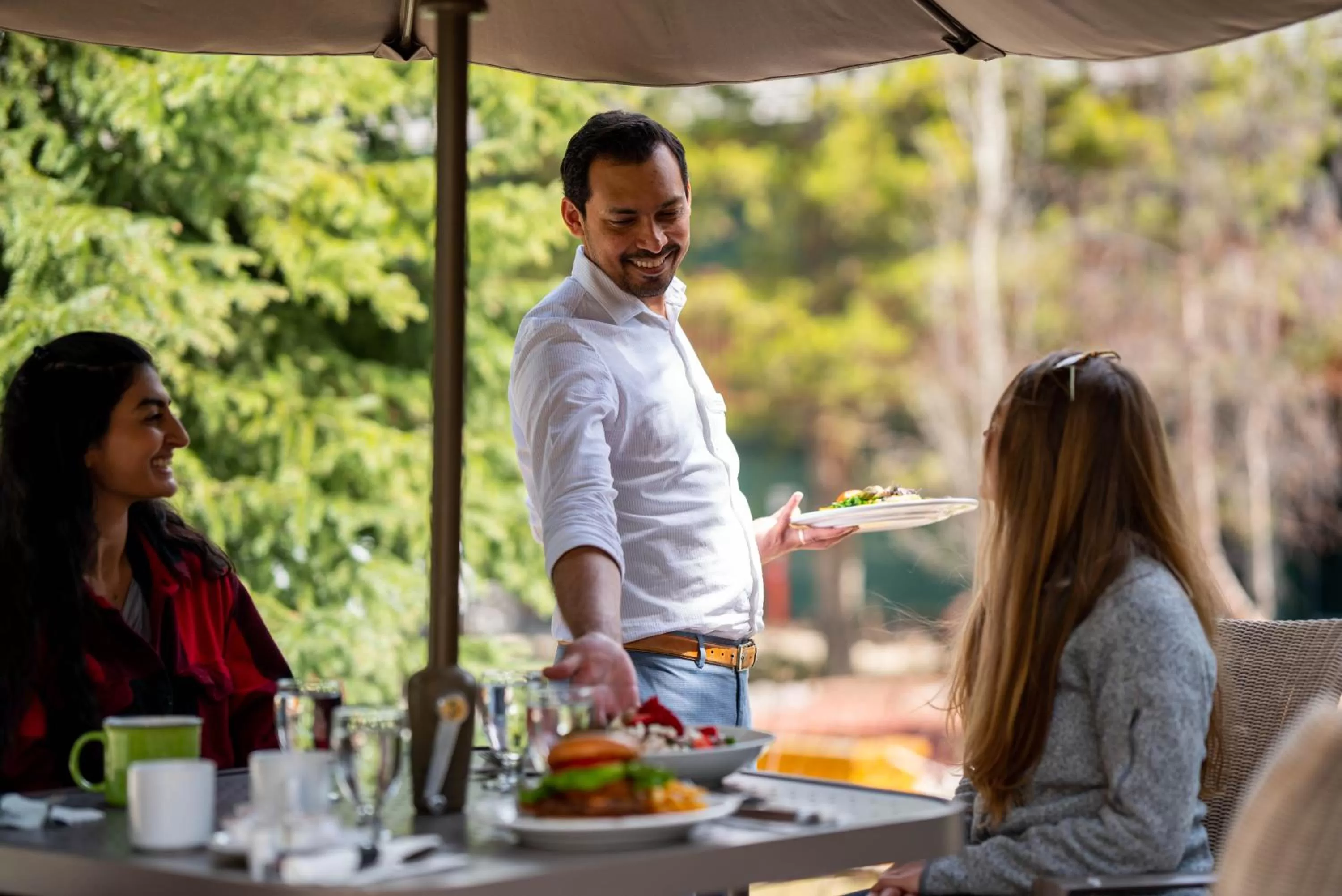 Restaurant/places to eat in Lake Louise Inn