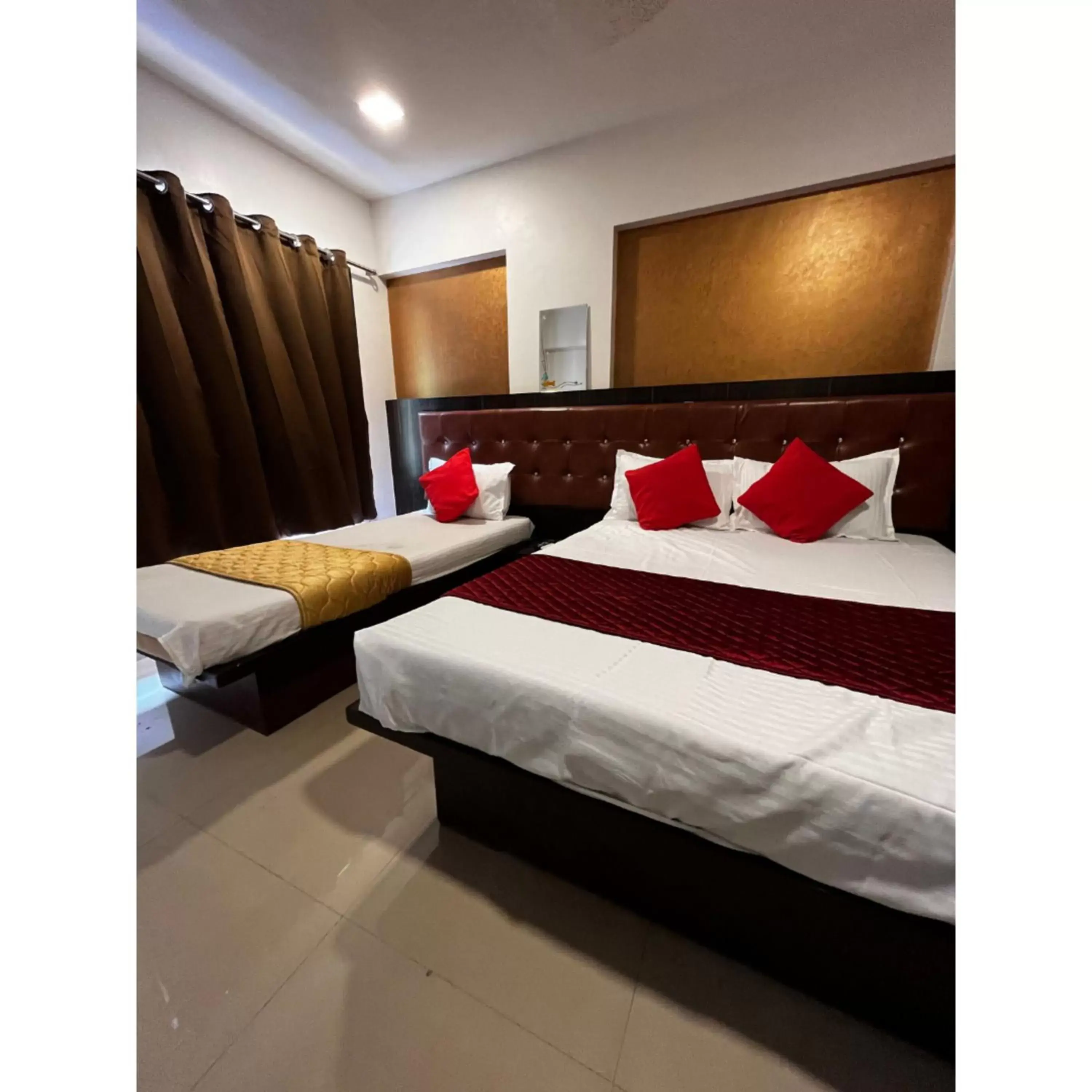 Bedroom, Bed in Hotel Borivali Executive - Near Borivali Railway Station Bedroom, Bed in Hotel Borivali Executive - Near Borivali Railway Station
