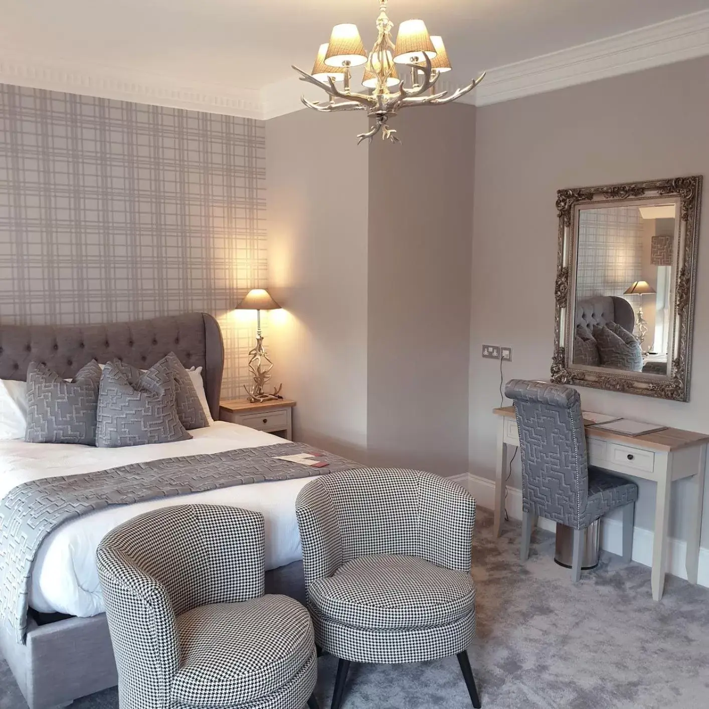 Superior Suite in De Rougemont Manor Superior Suite in De Rougemont Manor