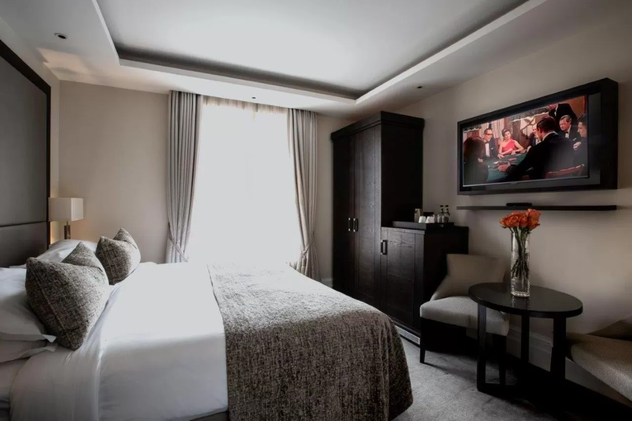 Photo of the whole room, Bed in One Warwick Park Hotel