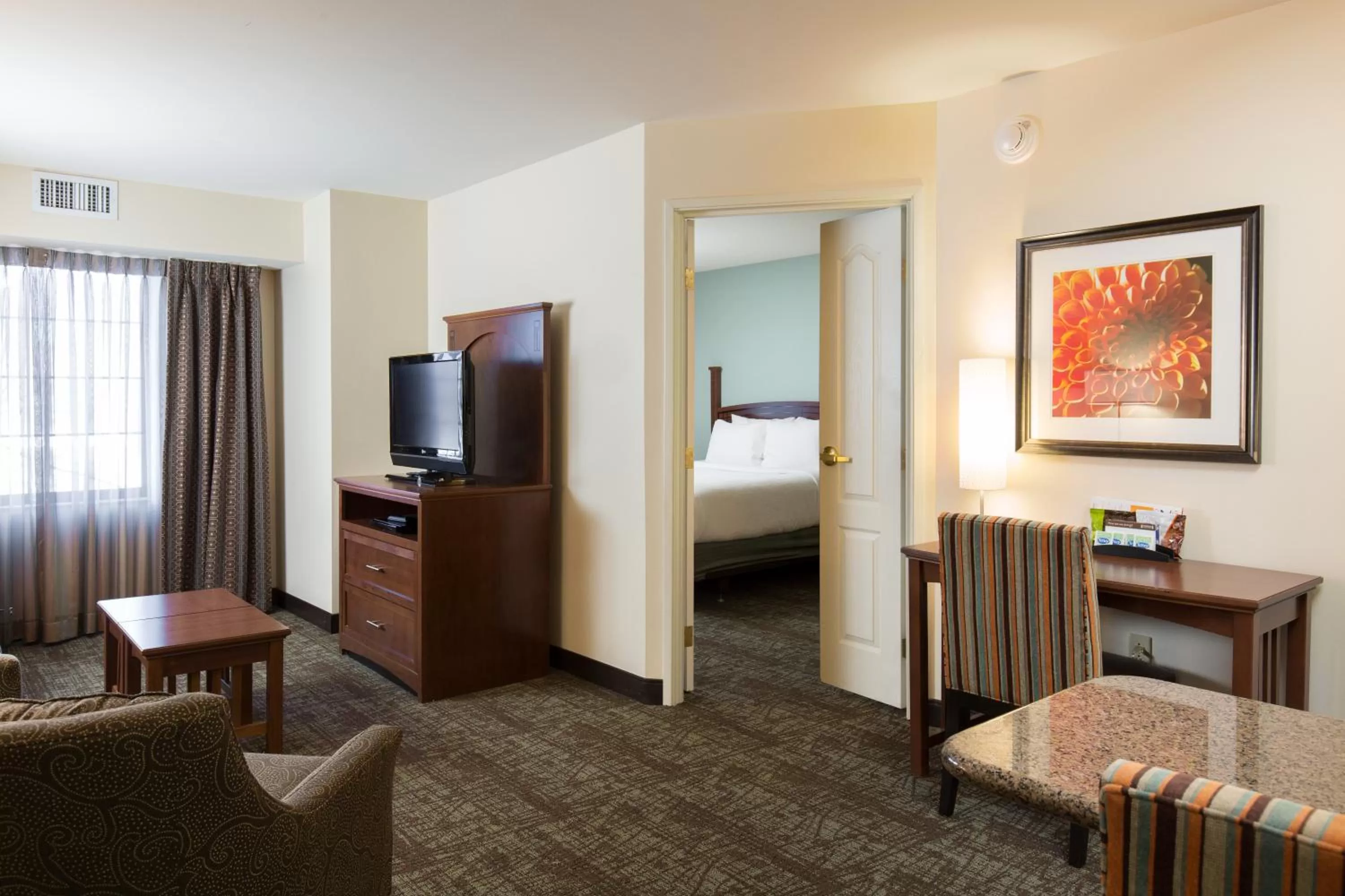 Photo of the whole room, Bed in Staybridge Suites - Columbus Polaris by IHG
