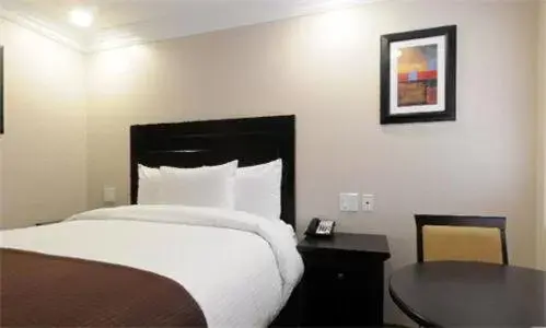 Bed in Raincross Hotel Riverside