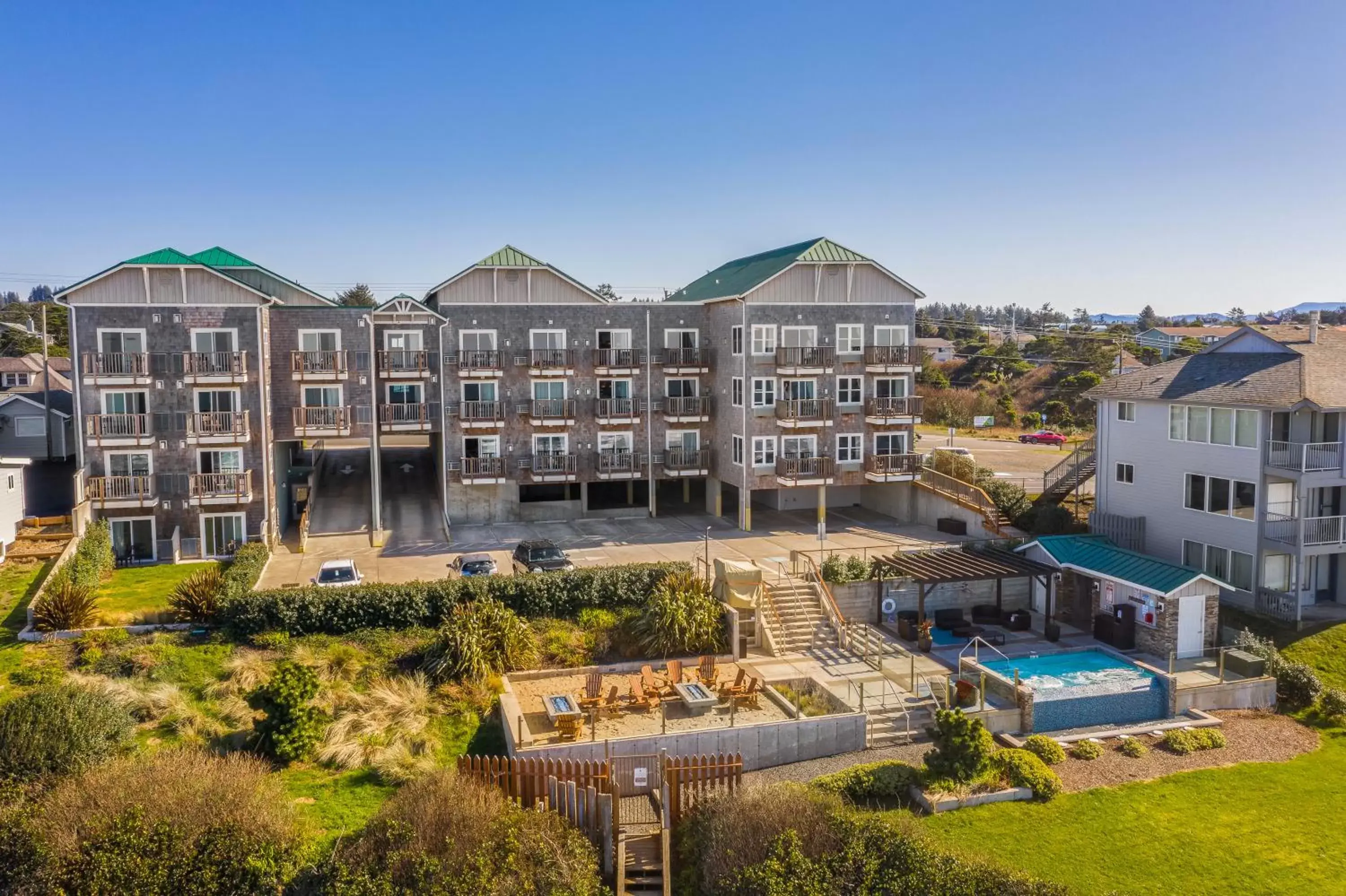 Property building, Pool View in Inn at Nye Beach