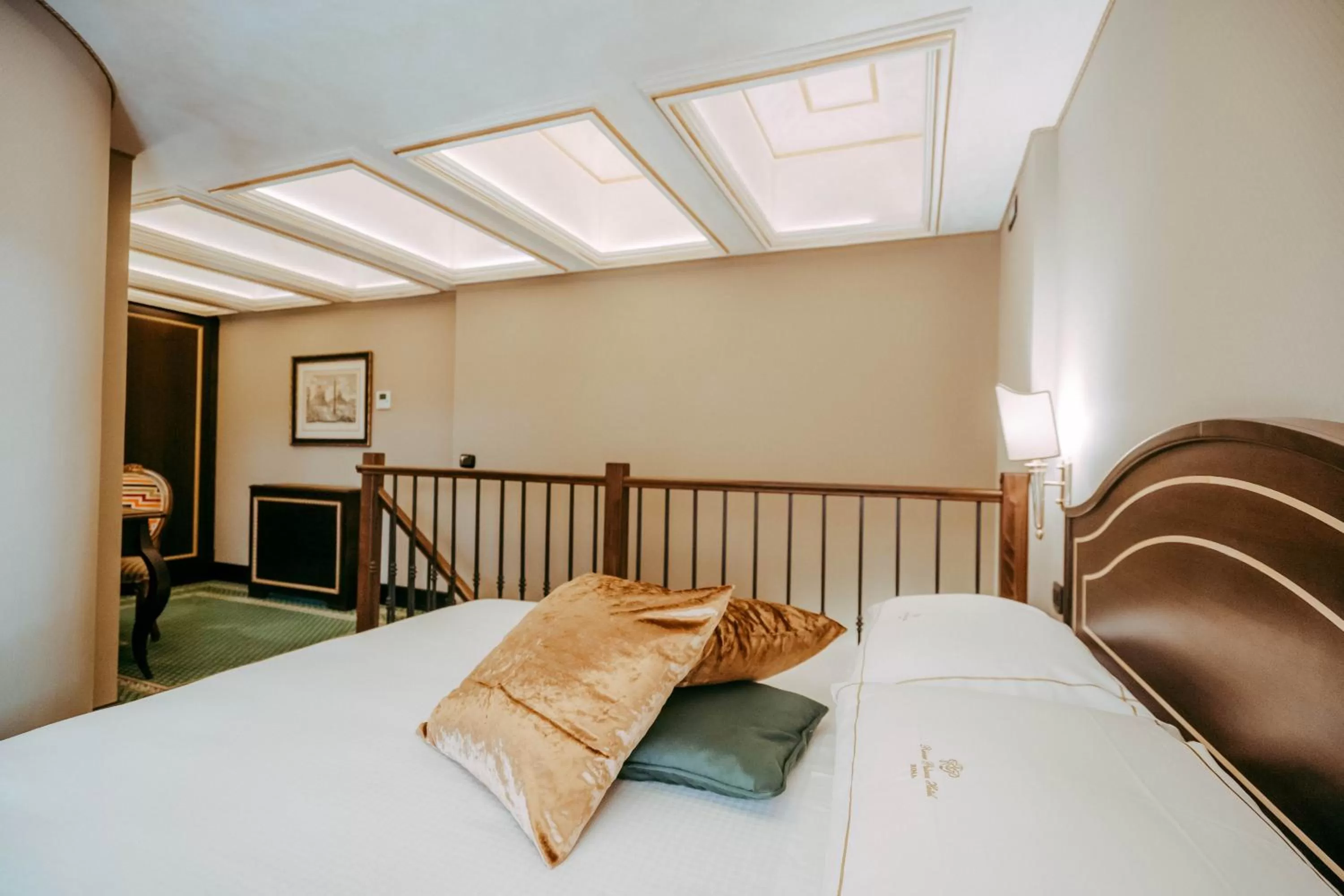 Photo of the whole room, Bed in River Palace Hotel