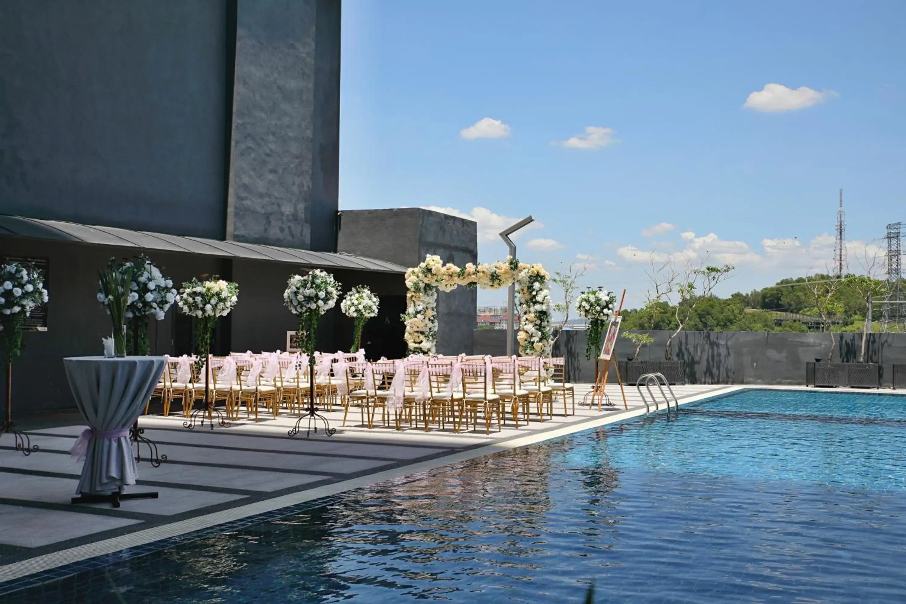 Swimming Pool in Geno Hotel Shah Alam