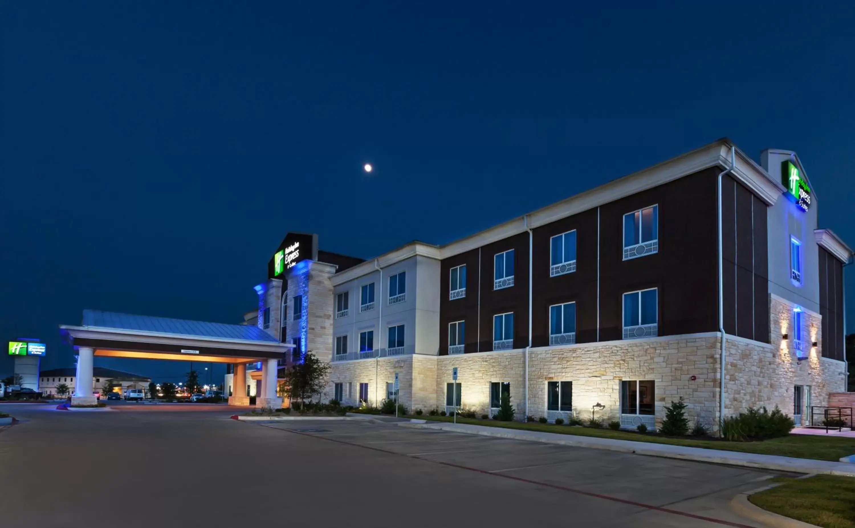 Property Building in Holiday Inn Express and Suites Killeen-Fort Hood Area, an IHG Hotel