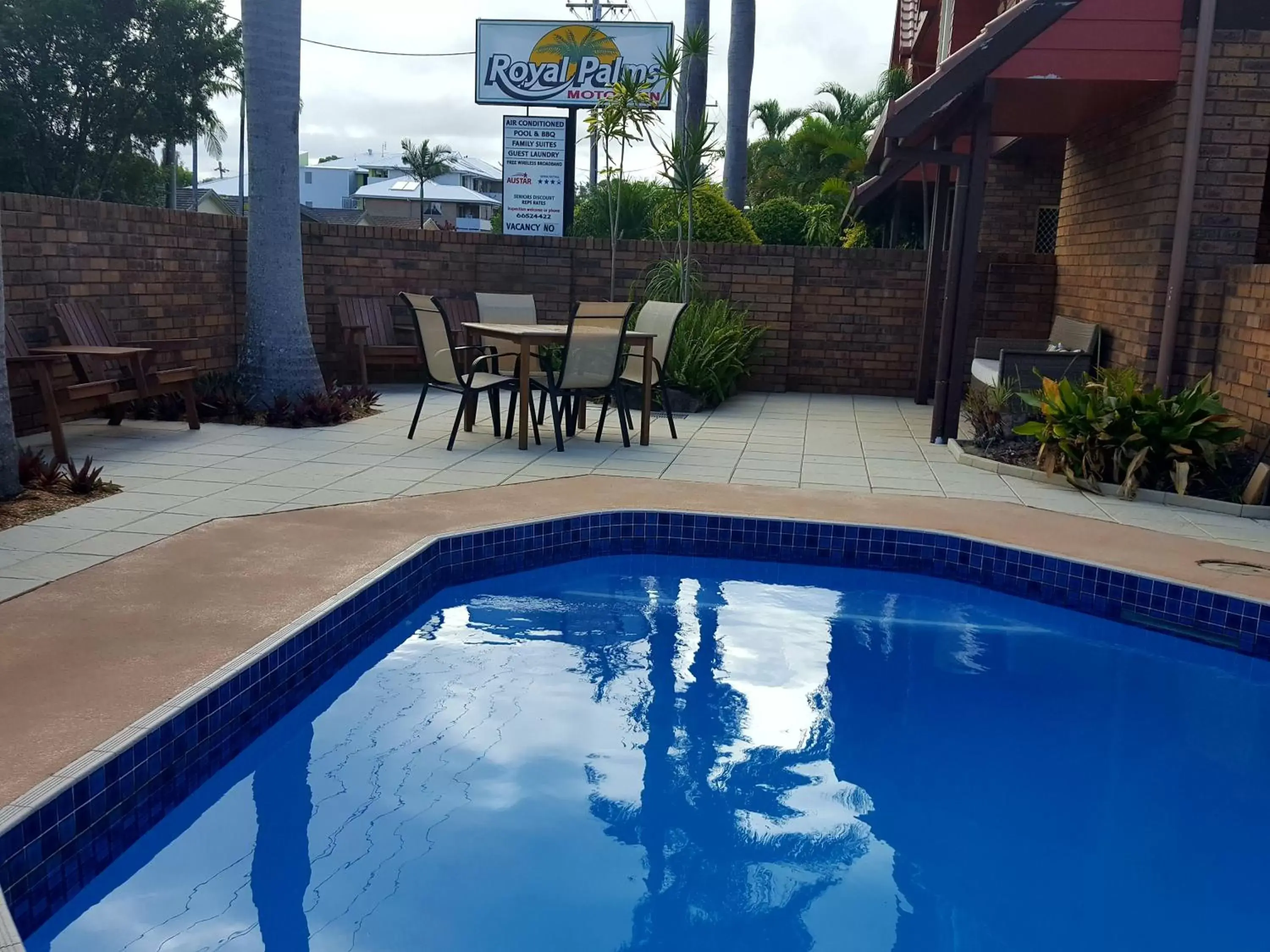 Pool view, Swimming Pool in Royal Palms Motor Inn