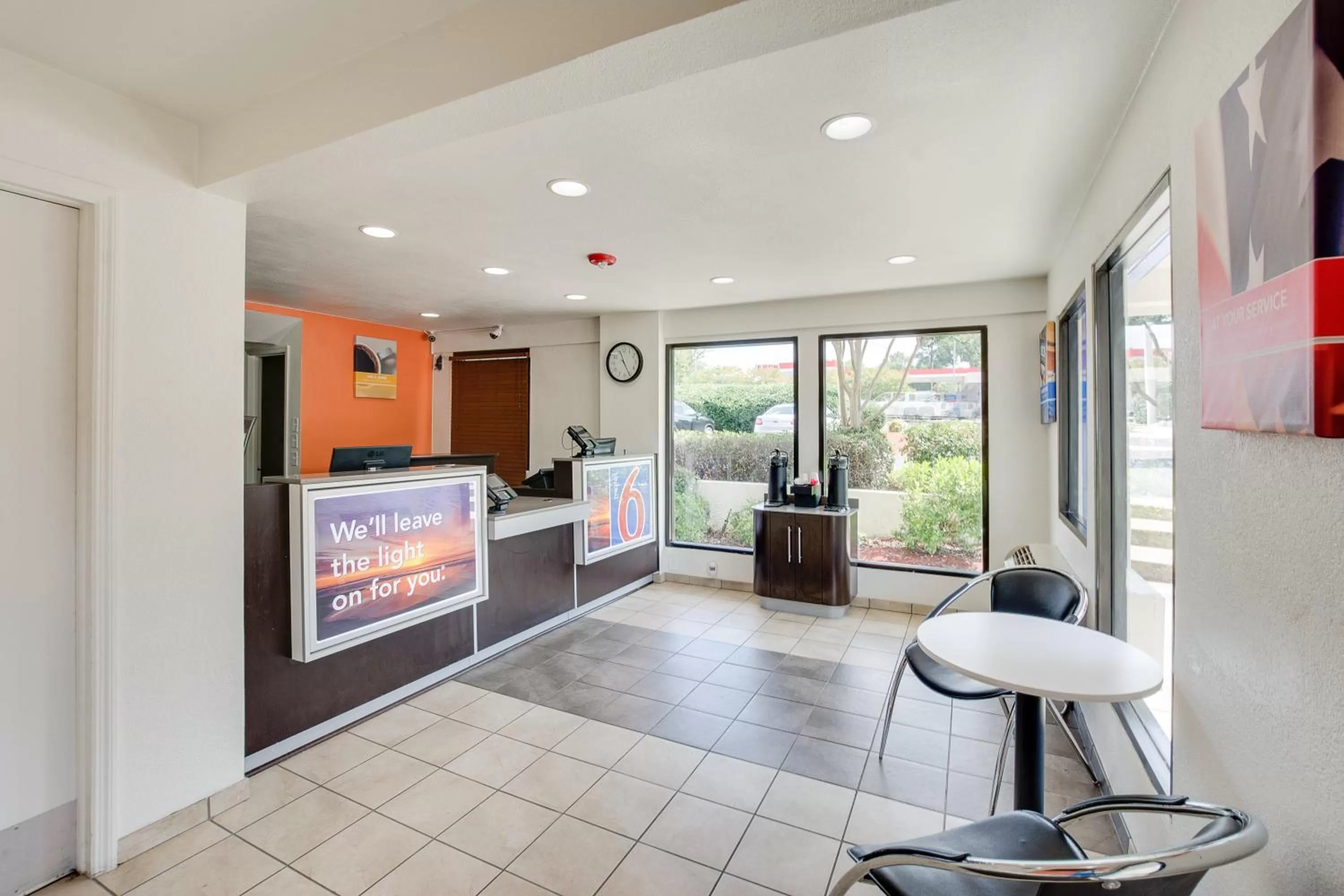 Lobby or reception in Motel 6-Columbus, OH - West