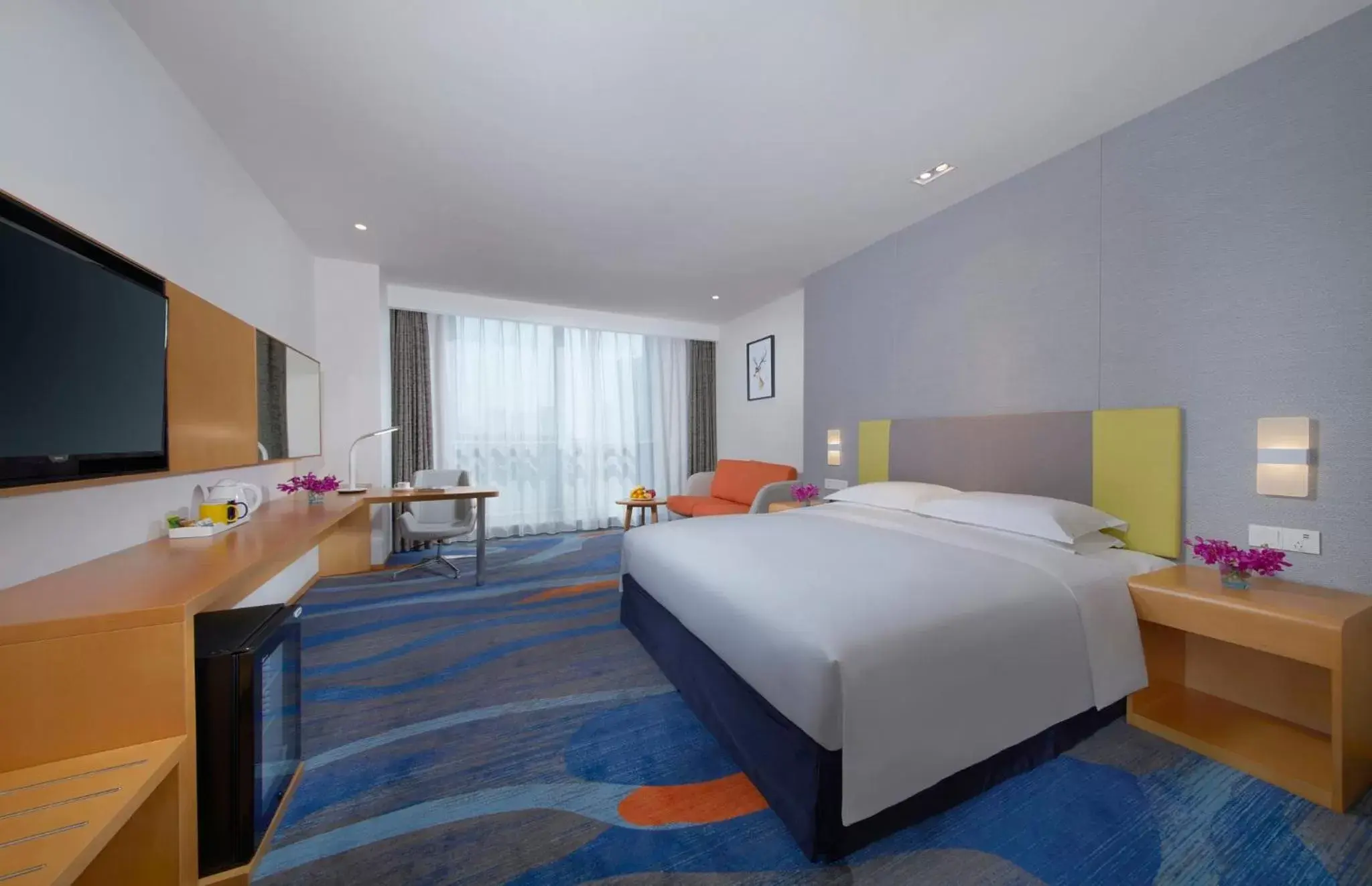 Photo of the whole room, Bed in Holiday Inn Express Zhengzhou Zhengdong, an IHG Hotel