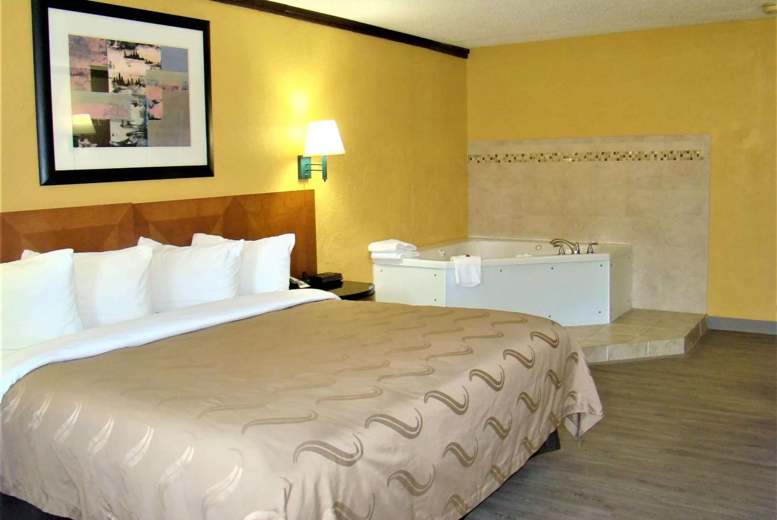 Photo of the whole room, Bed in Baymont by Wyndham Front Royal Near Shenandoah National Park