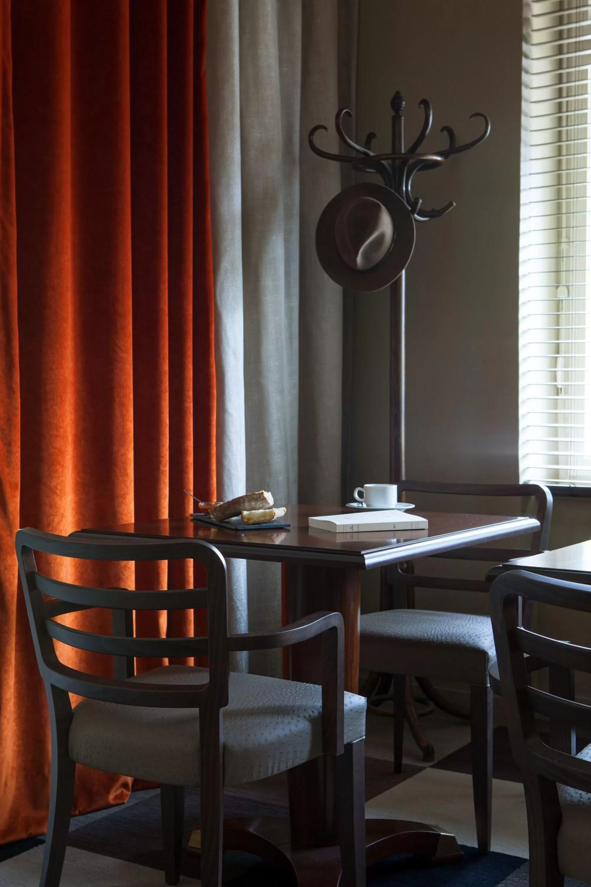 Lounge or bar in Logis Hôtel Beauséjour Colmar