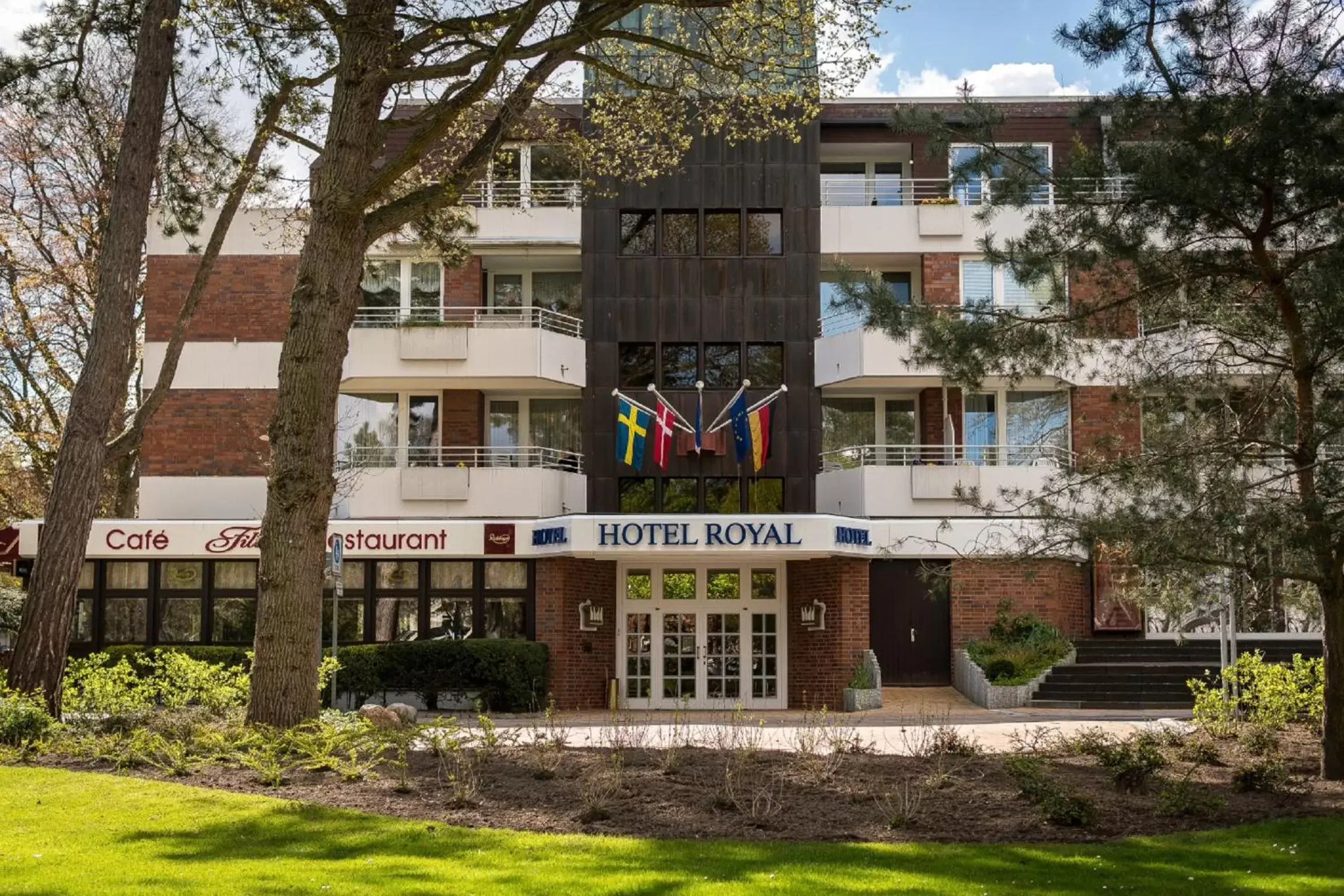 Facade/entrance in Hotel Royal