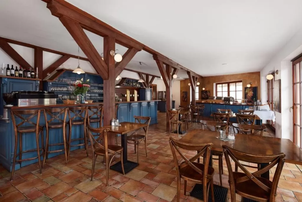 Restaurant/places to eat in Hotel U Kata