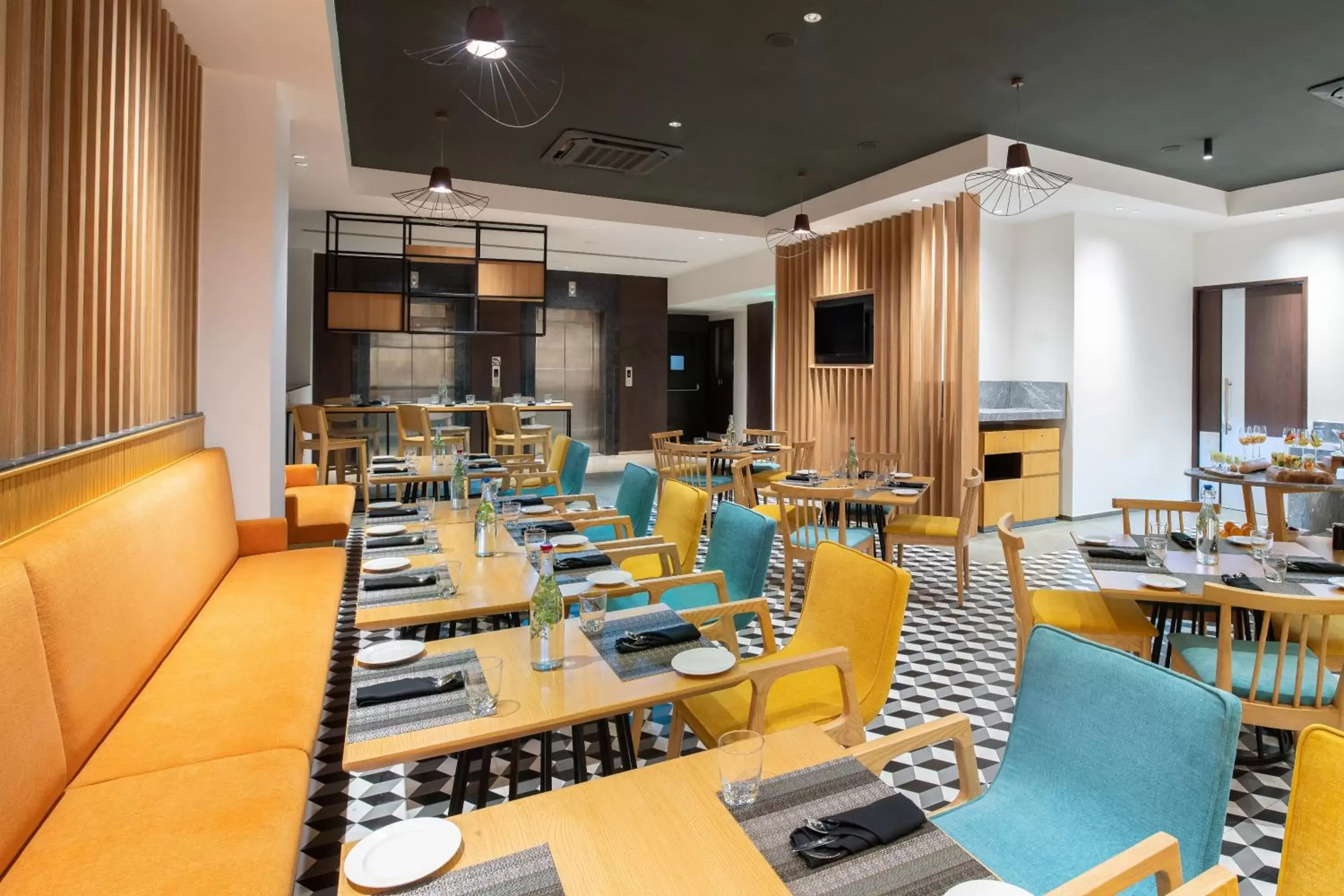 Dining area, Restaurant/Places to Eat in Park Inn by Radisson Gwalior