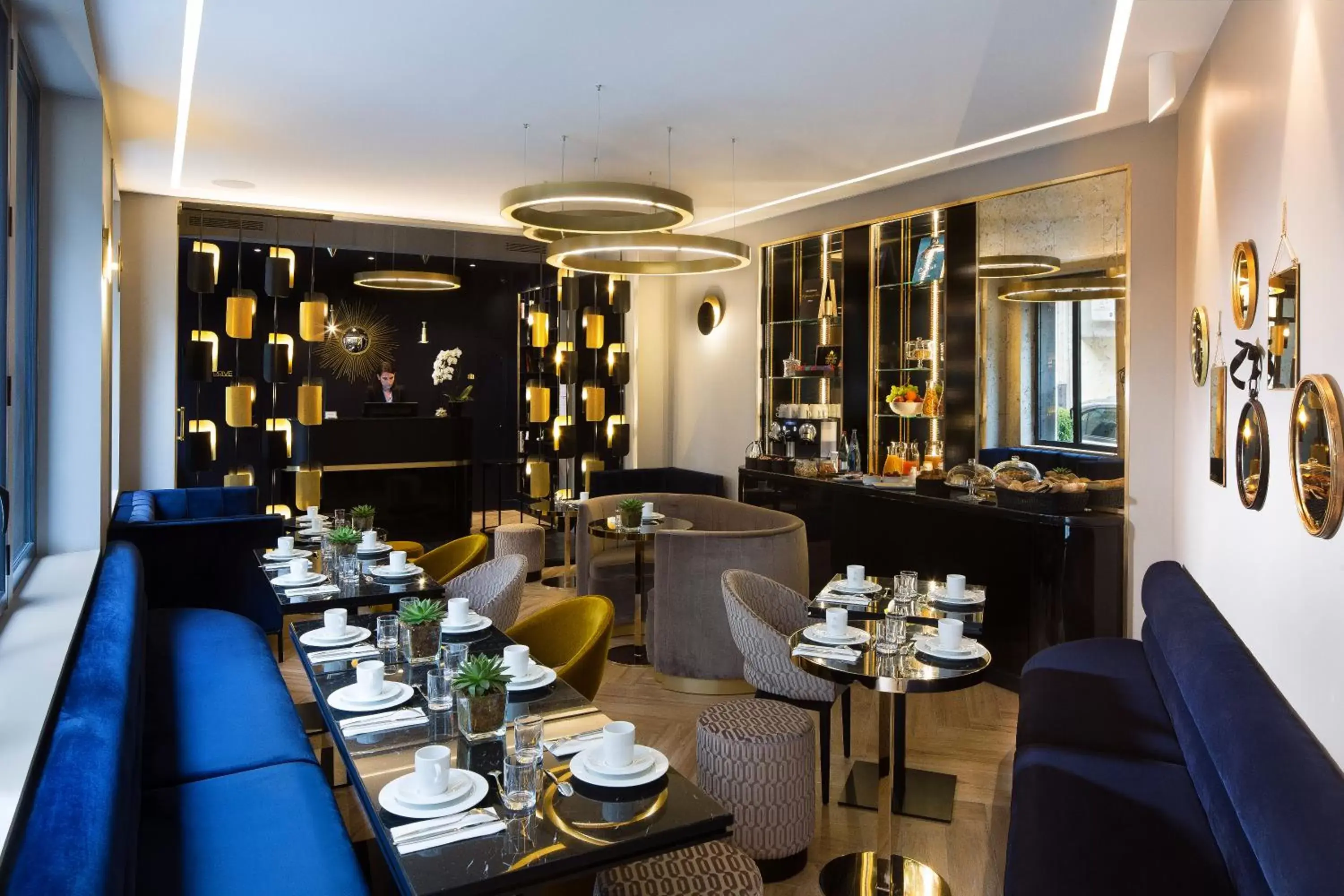 Buffet breakfast, Restaurant/Places to Eat in Hotel Le 10 BIS