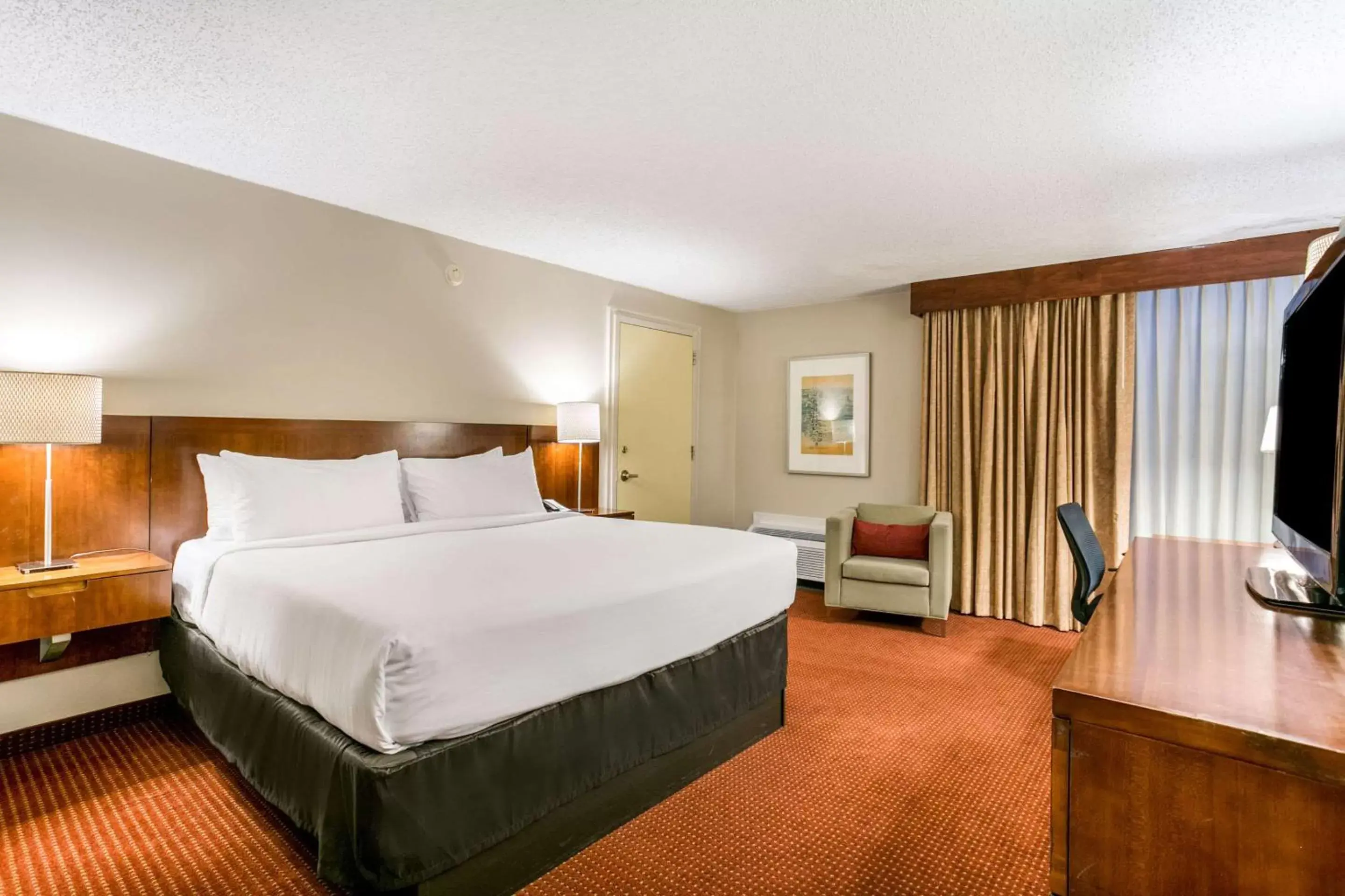 Photo of the whole room, Bed in Clarion Hotel BWI Airport Arundel Mills