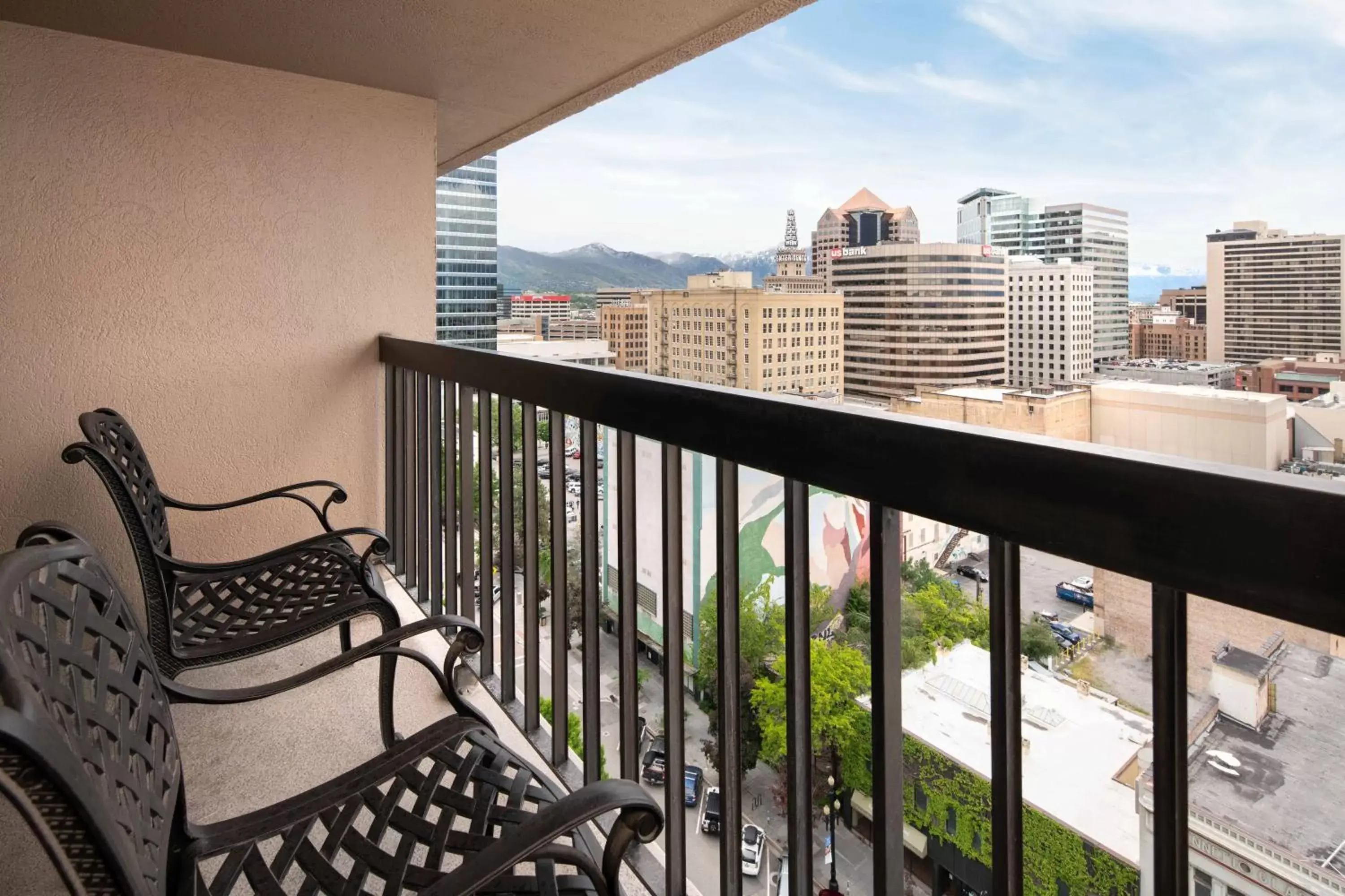 Photo of the whole room, Balcony/Terrace in Salt Lake Marriott Downtown at City Creek