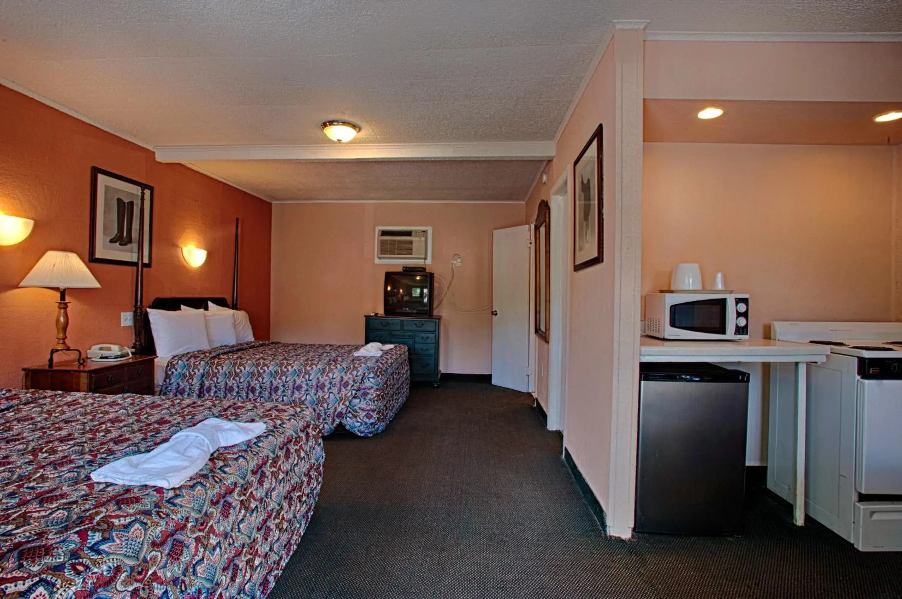 Bedroom in Economy Motel Inn and Suites Somers Point