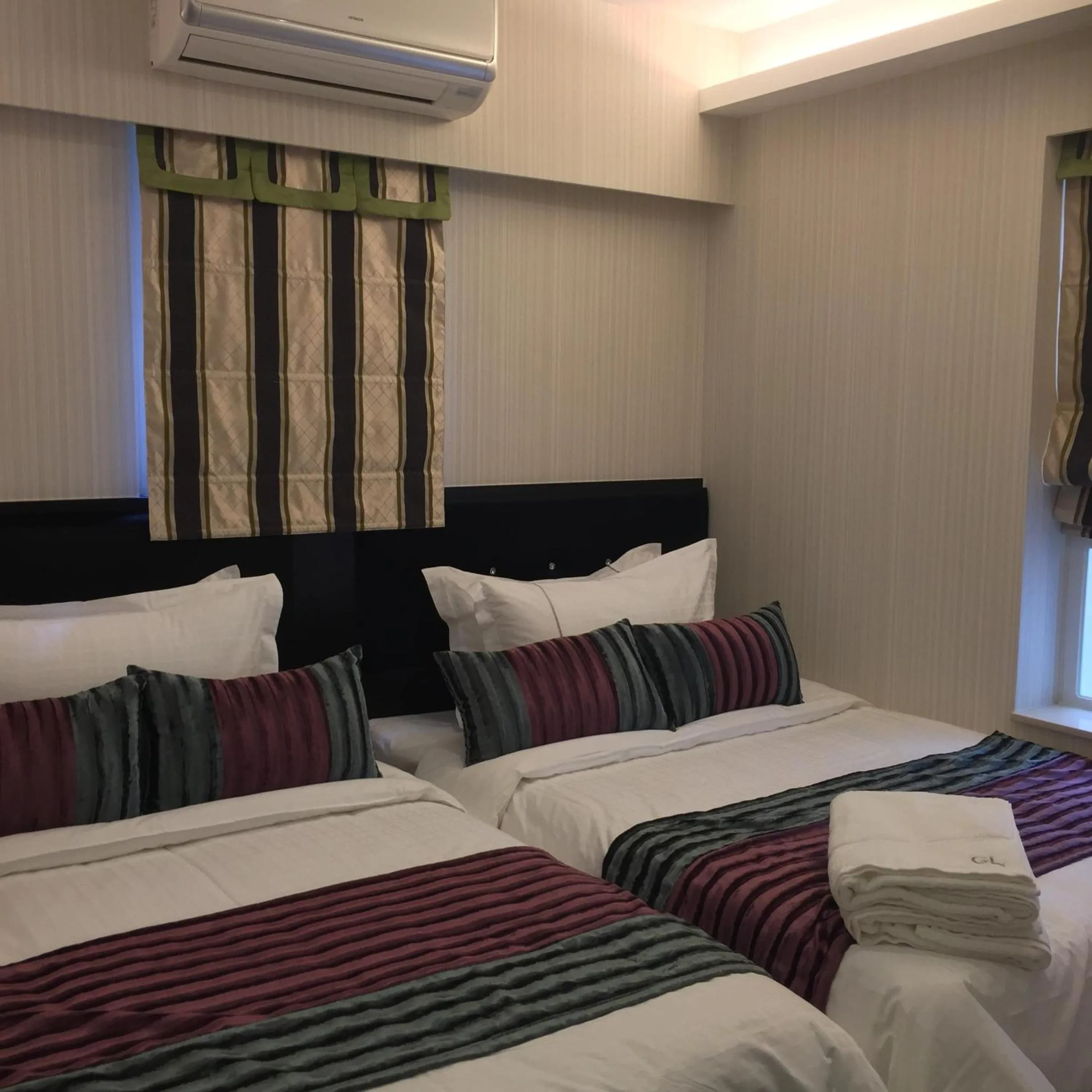 Bed in Seasons Hotel - Causeway Bay