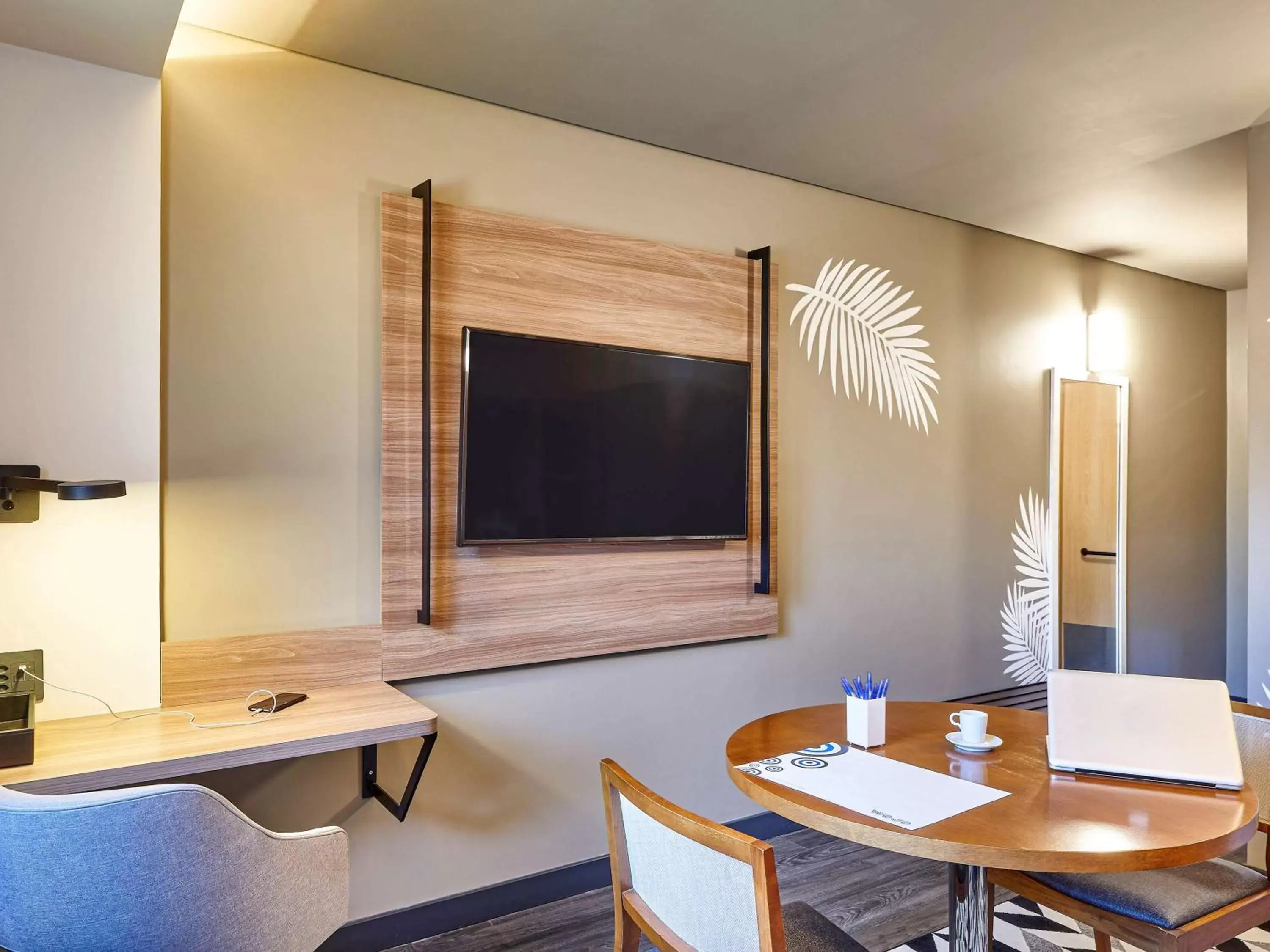 Photo of the whole room, TV/Entertainment Center in Novotel Sao Jose dos Campos