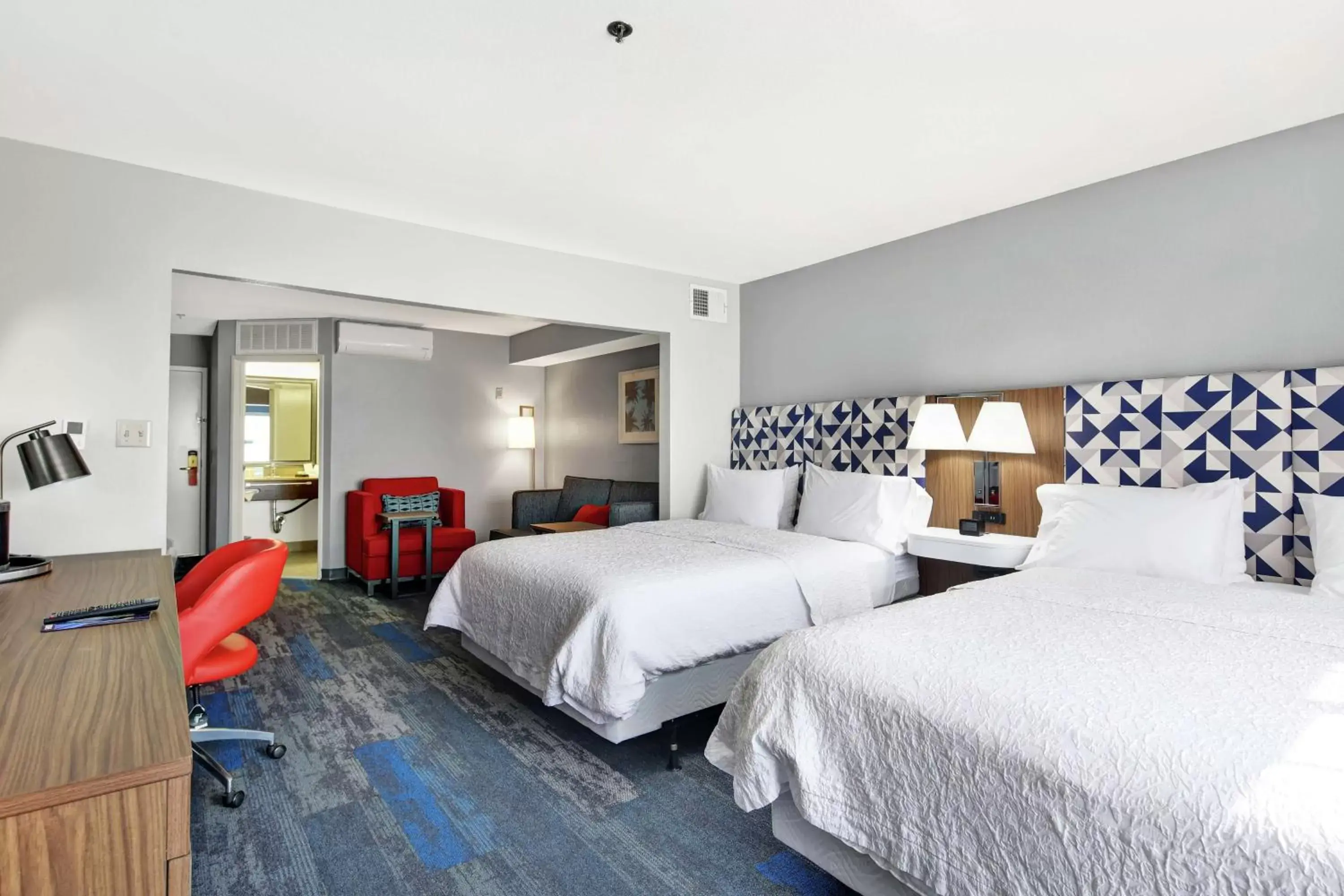 Bedroom, Bed in Hampton Inn & Suites Santa Ana/Orange County Airport