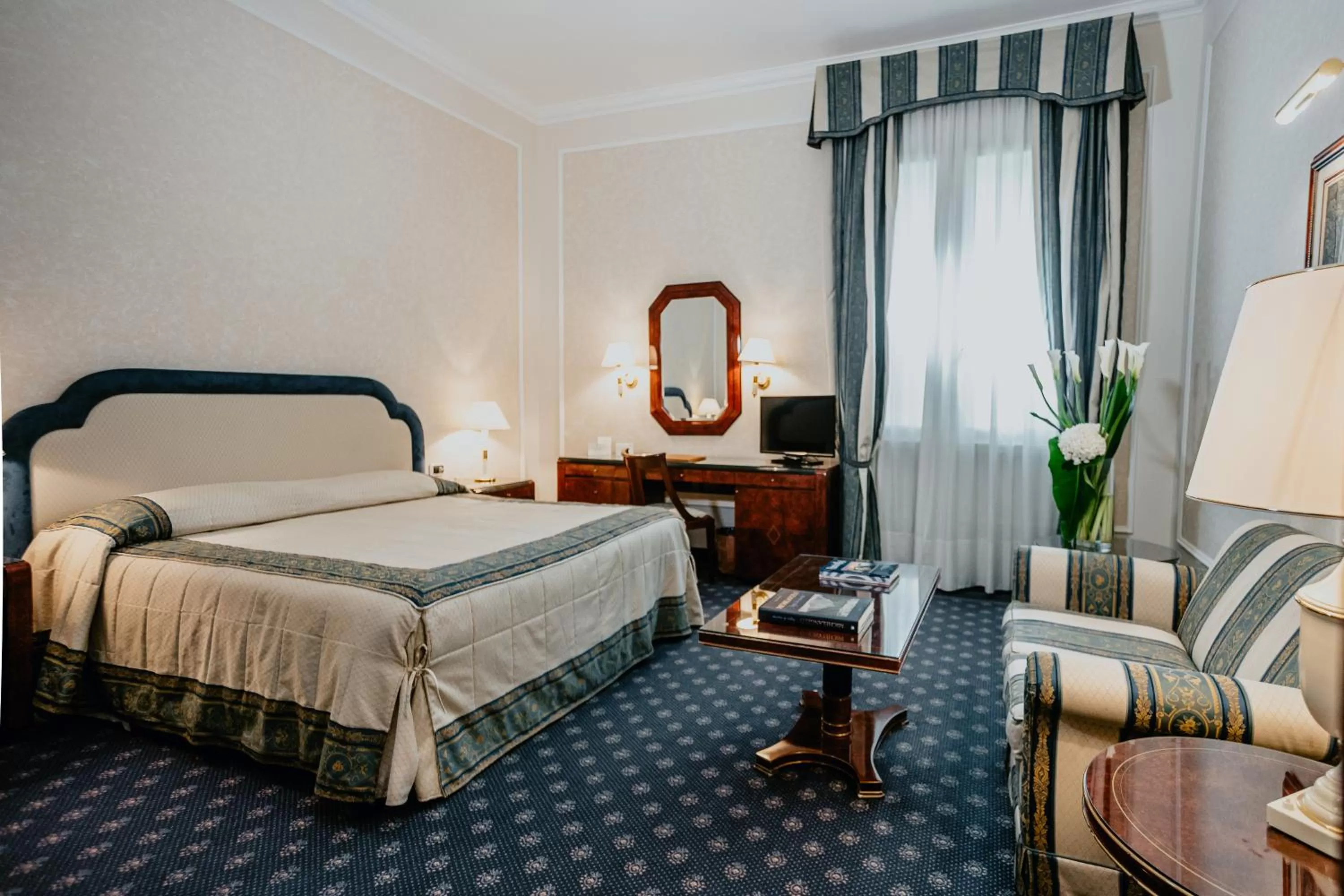 Bed in Hotel De La Ville