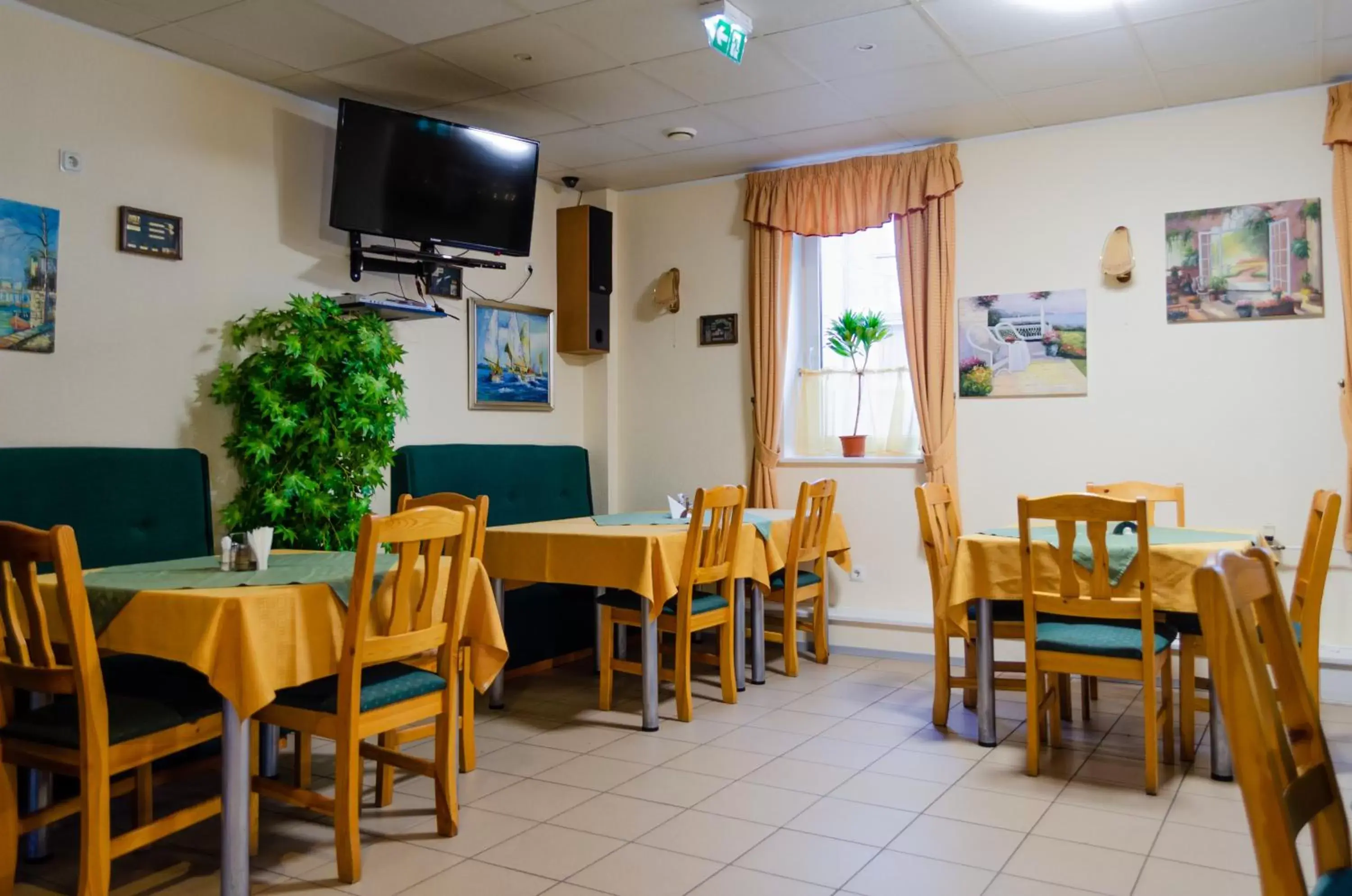 Restaurant/Places to Eat in Lilleküla Hotel