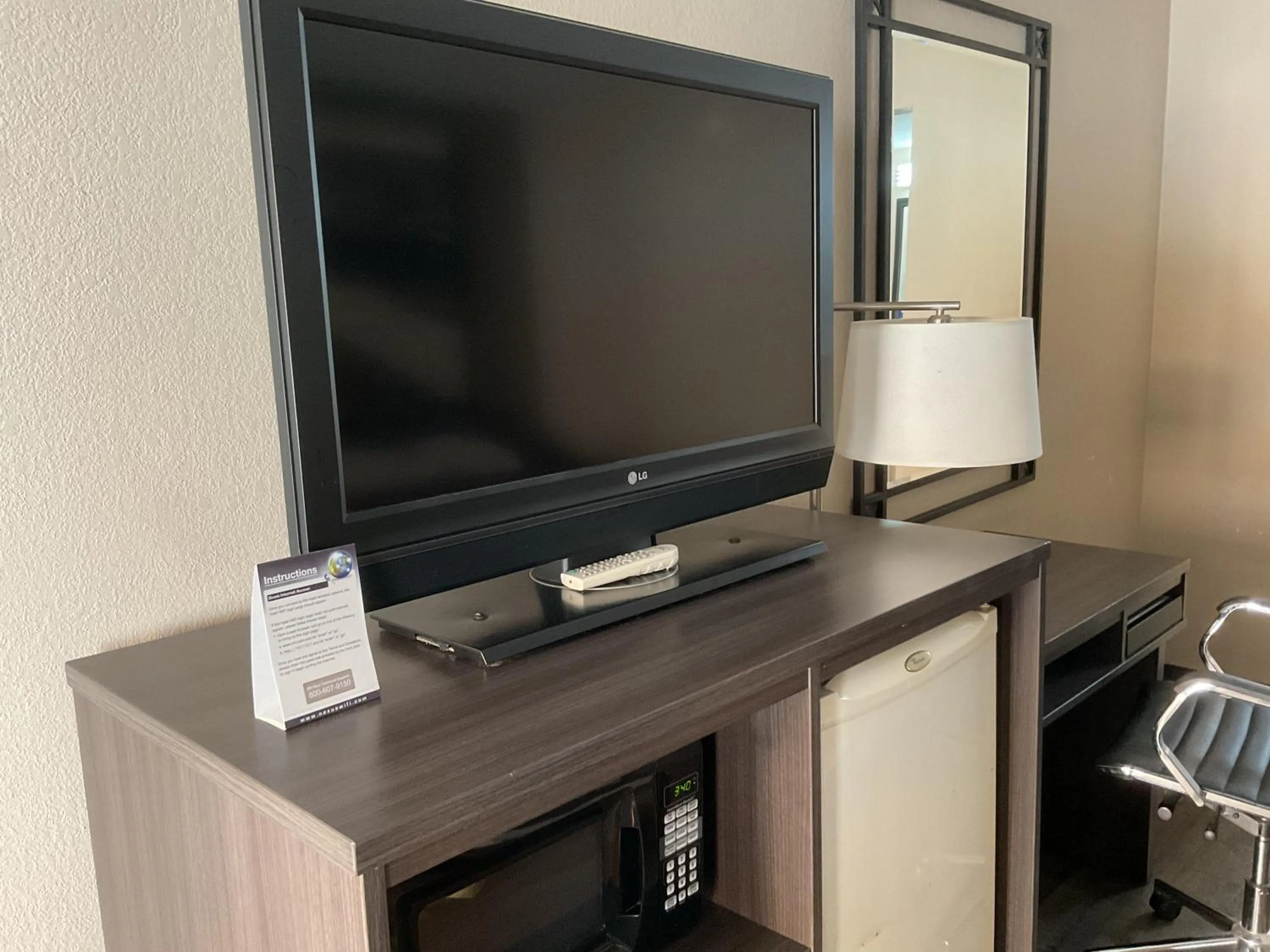 TV and multimedia in Super 8 by Wyndham Chattanooga/East Ridge