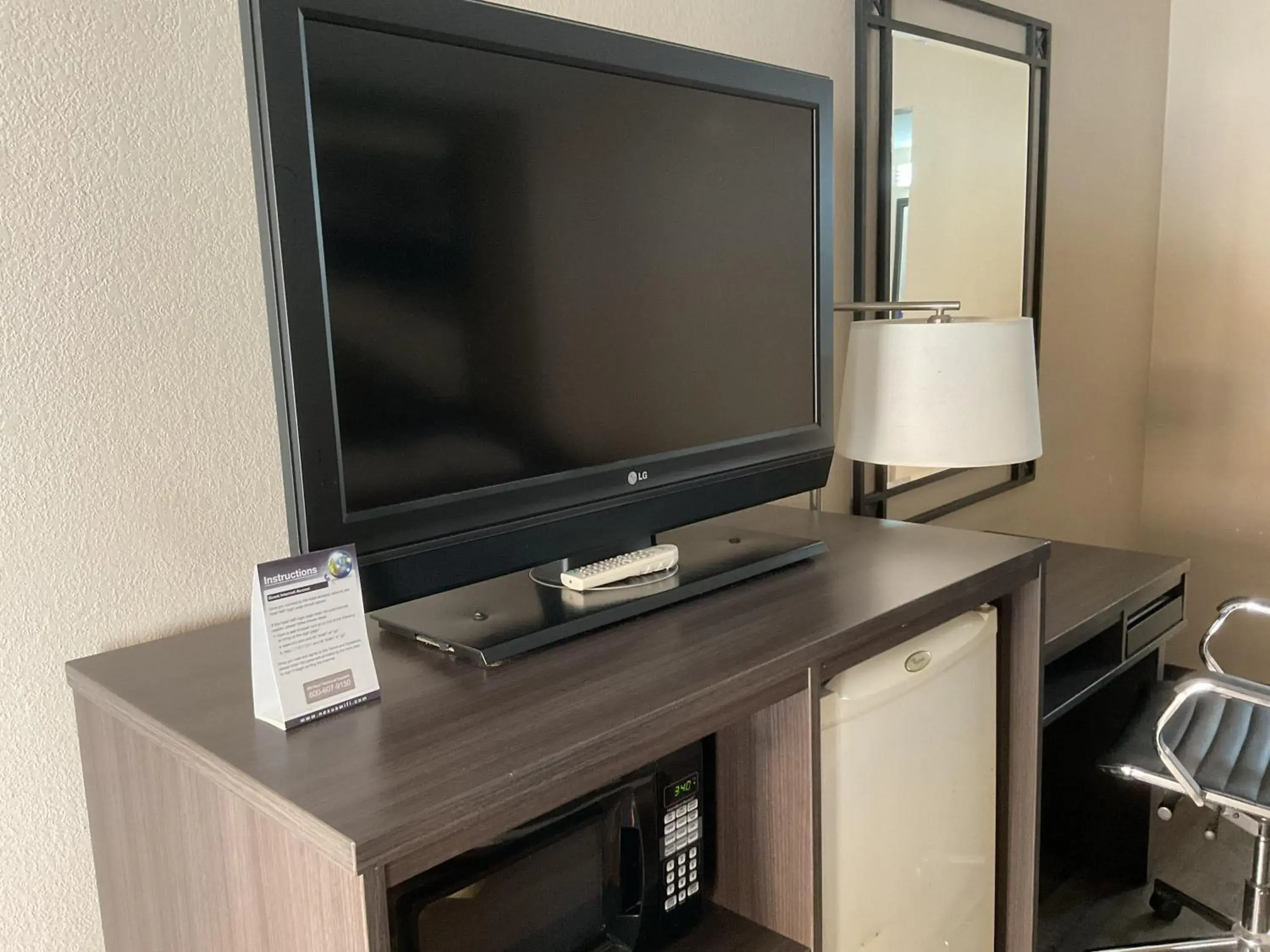 TV and multimedia, TV/Entertainment Center in Super 8 by Wyndham Chattanooga/East Ridge