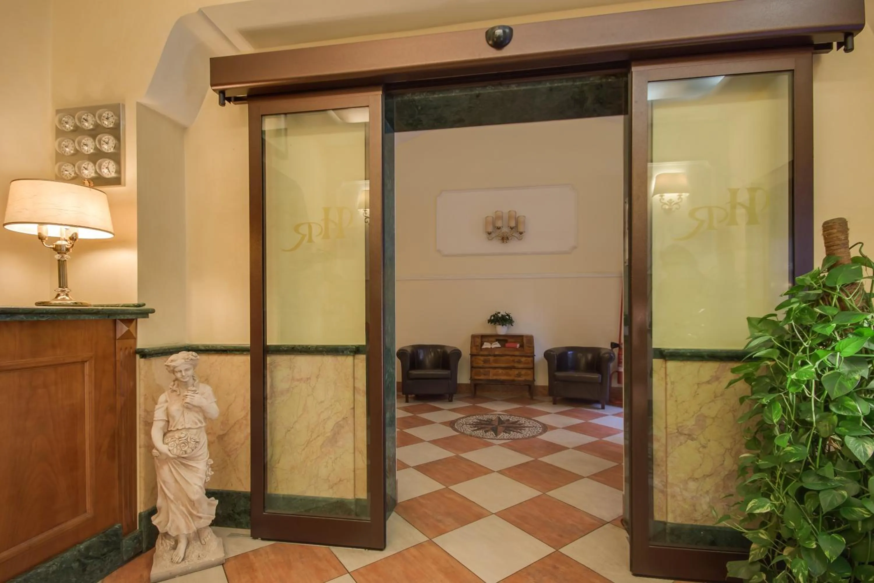 Lobby or reception in Hotel RomAntica