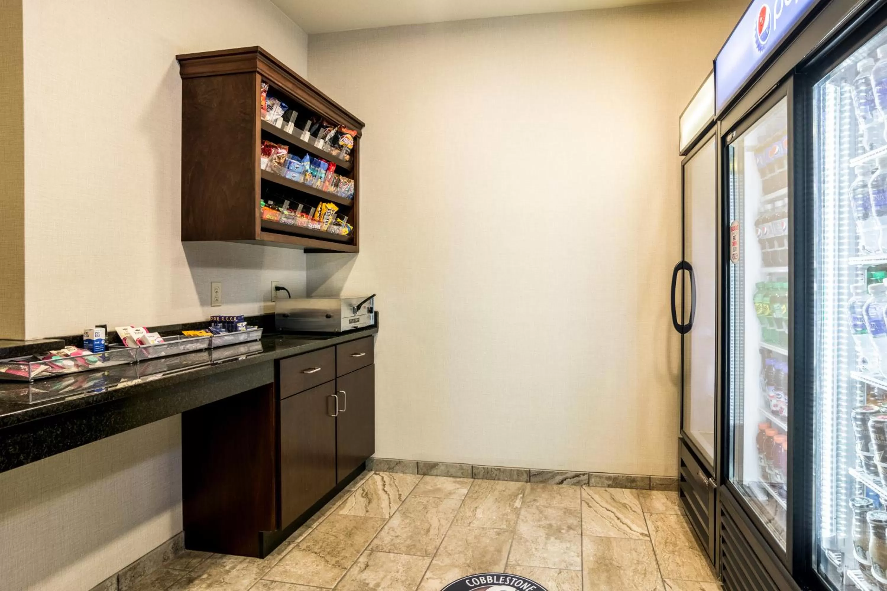 Food and drinks in Cobblestone Hotel & Suites - Erie