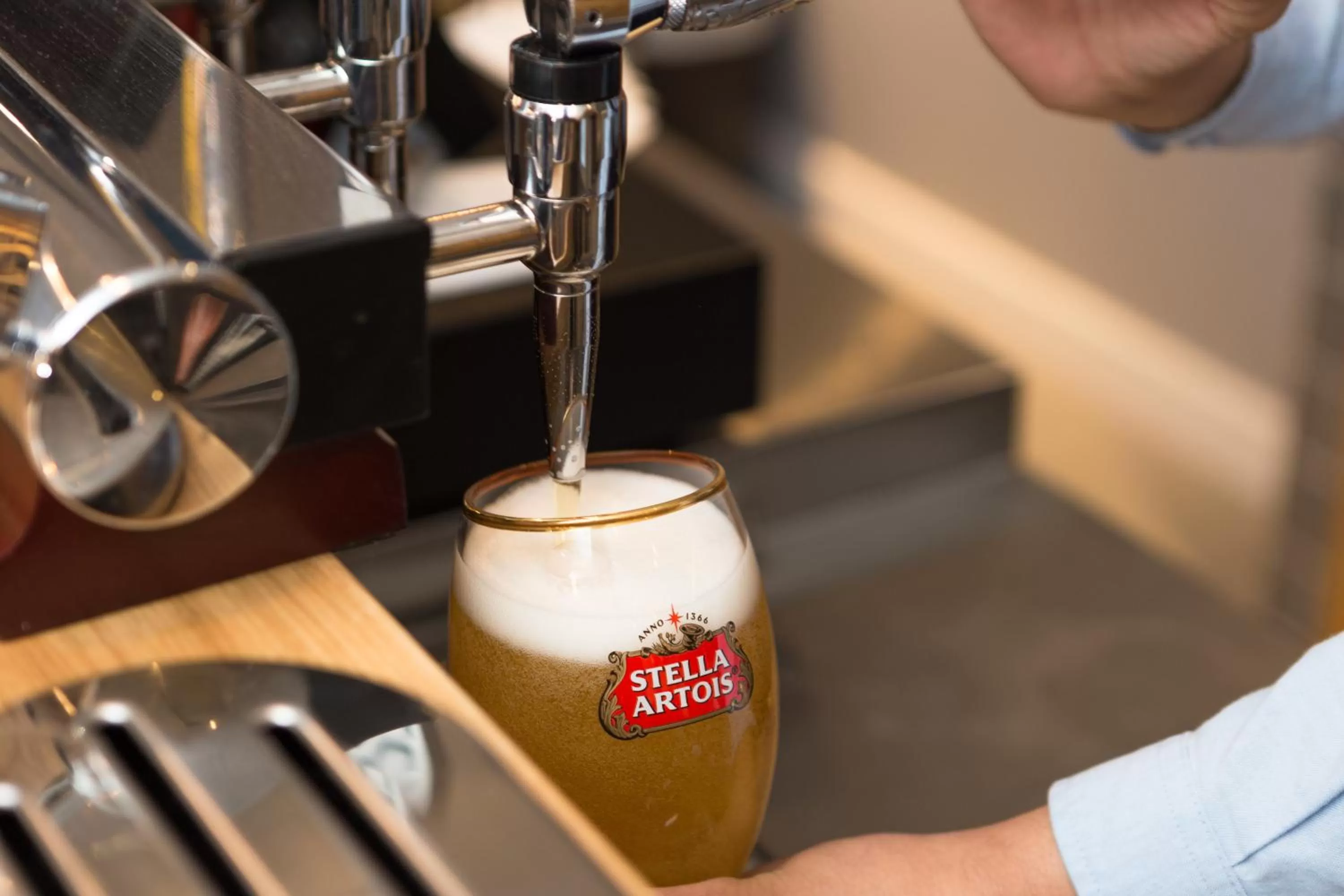 Lounge or bar in Holiday Inn Express London - Watford Junction by IHG