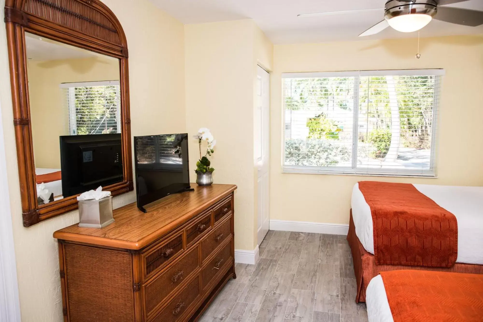 TV and multimedia, TV/Entertainment Center in Coconut Bay Resort - Key Largo