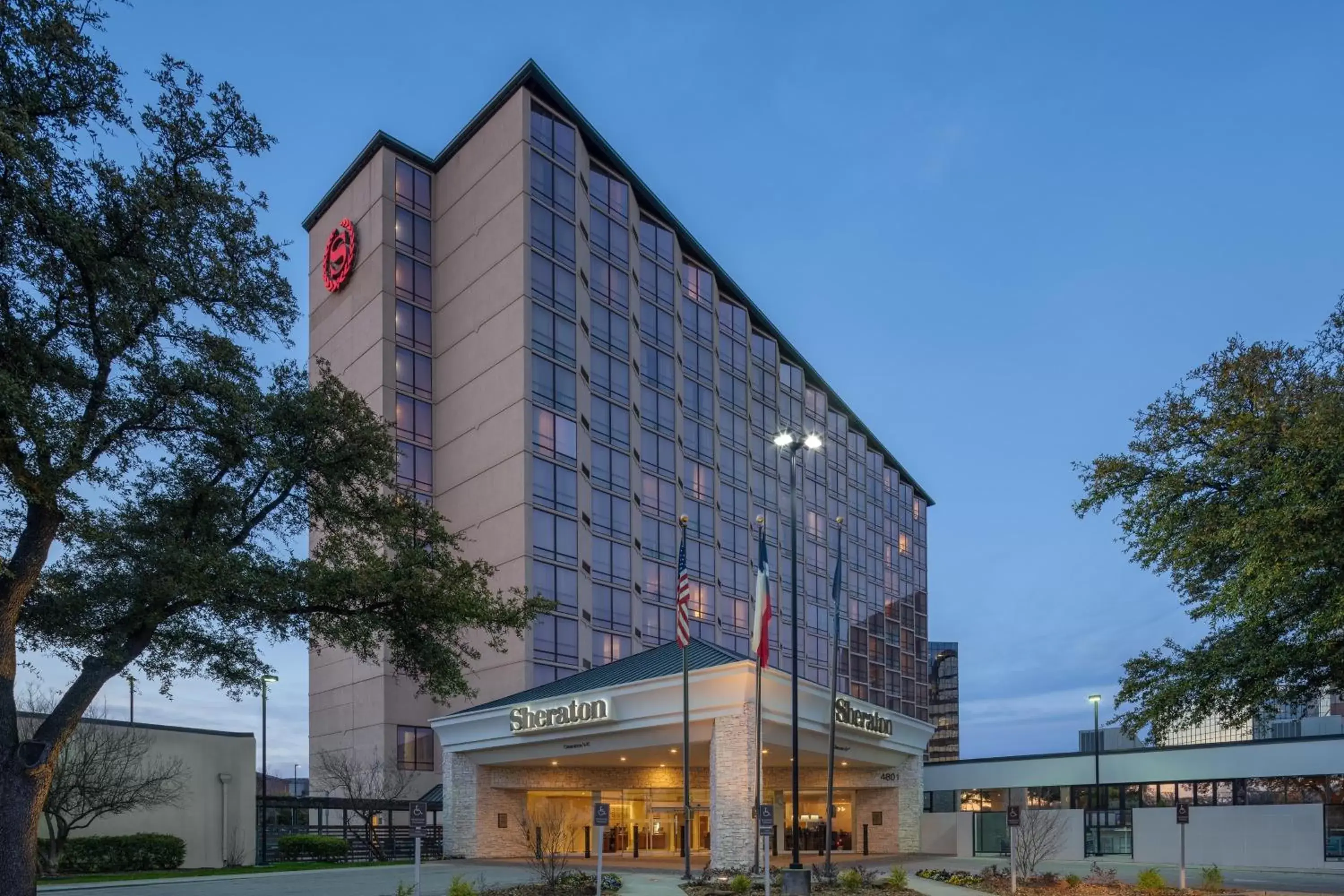 Property Building in Sheraton Dallas Hotel by the Galleria