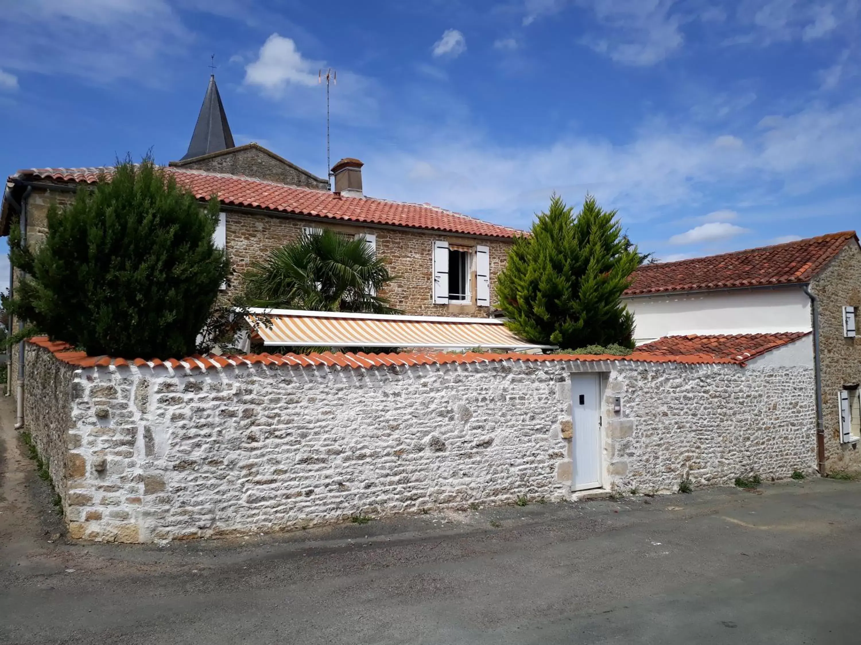 Facade/entrance, Property Building in Le relais de la cure