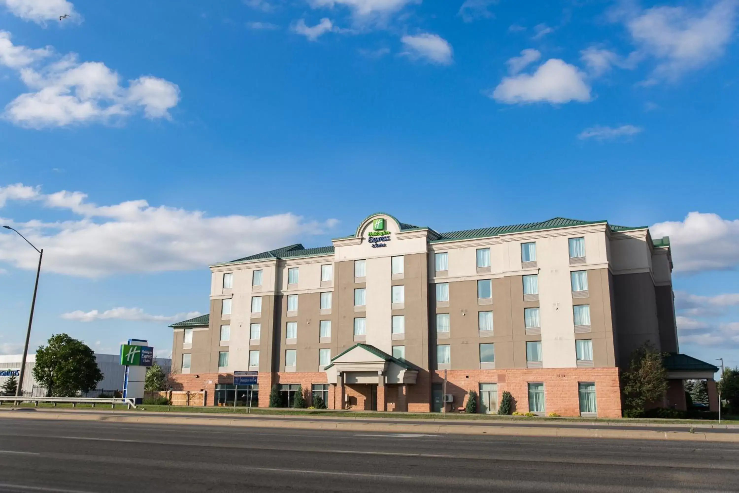 Property Building in Holiday Inn Express Brampton, an IHG Hotel