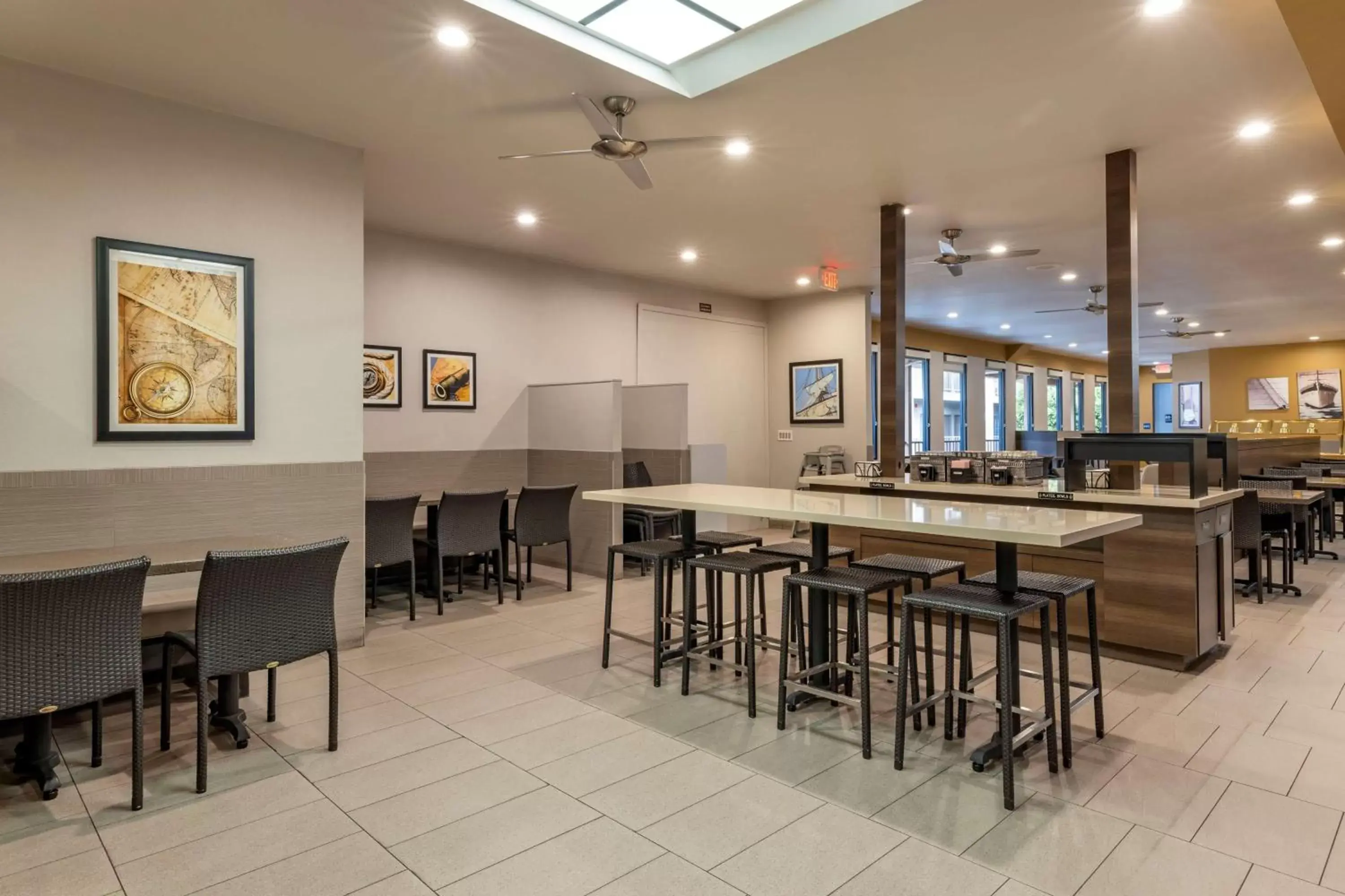 Restaurant/places to eat, Lounge/Bar in Best Western Plus Park Place Inn - Mini Suites