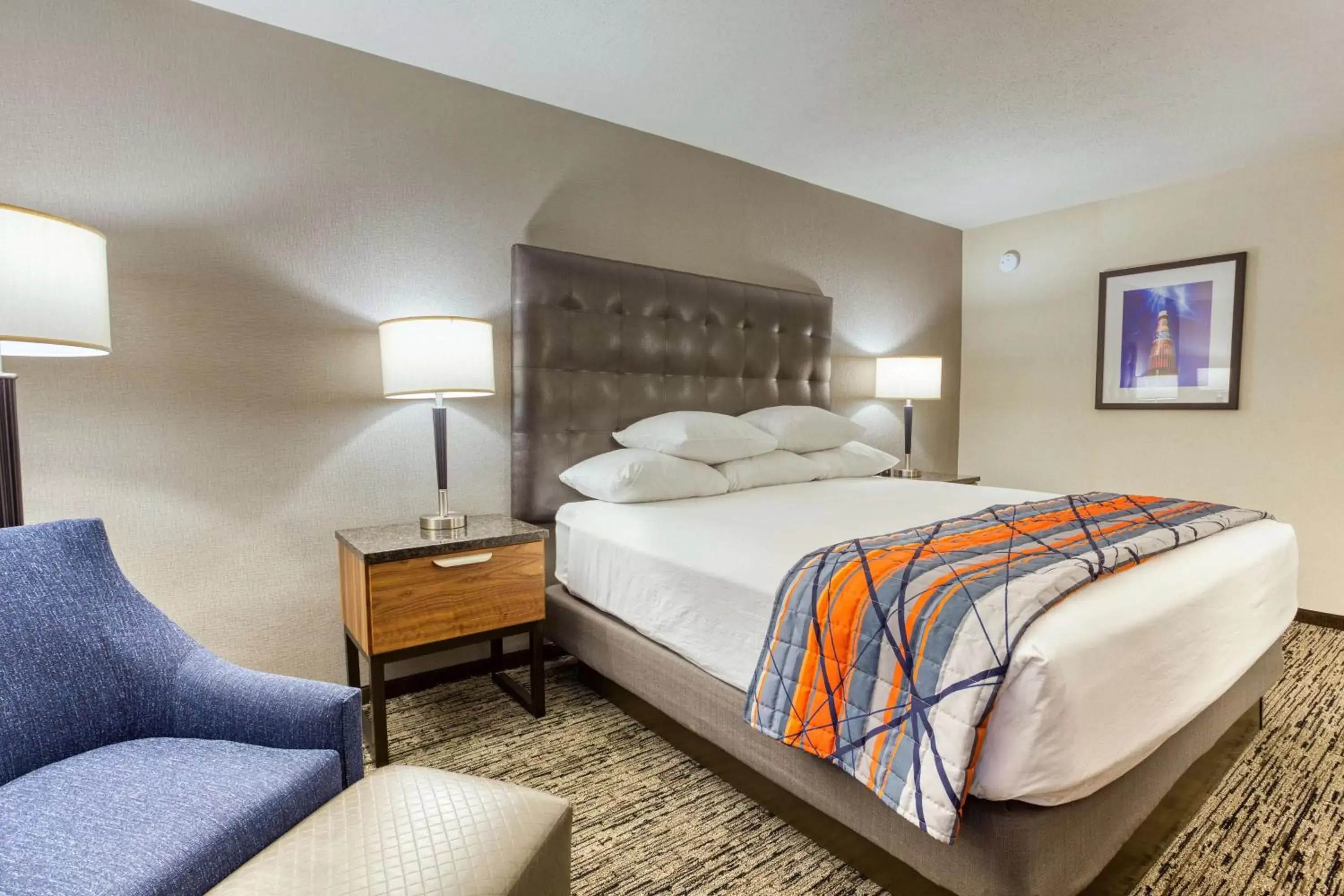 Bedroom, Bed in Drury Inn and Suites St Louis Collinsville